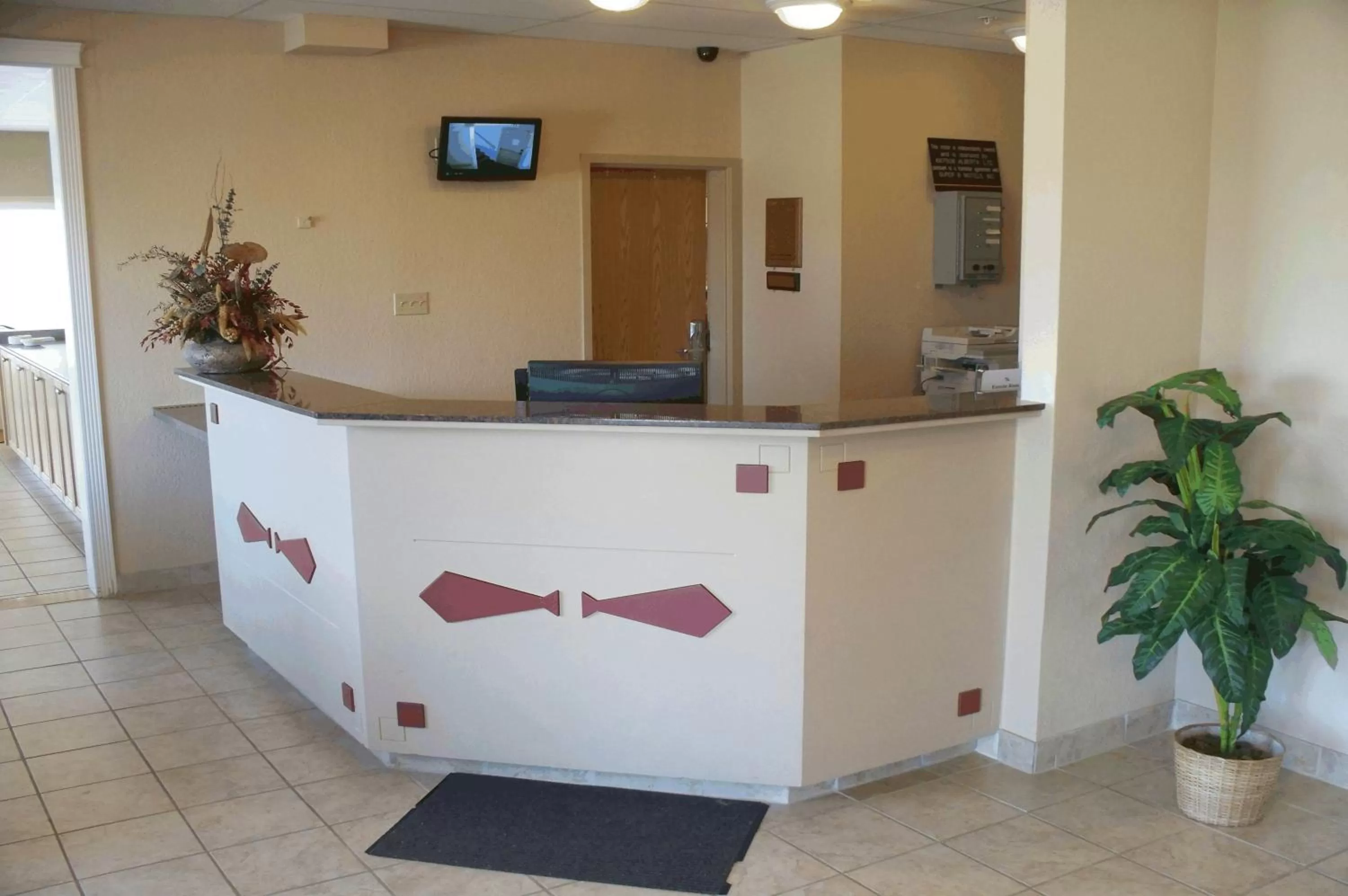 Lobby or reception in Super 8 by Wyndham Pincher Creek AB