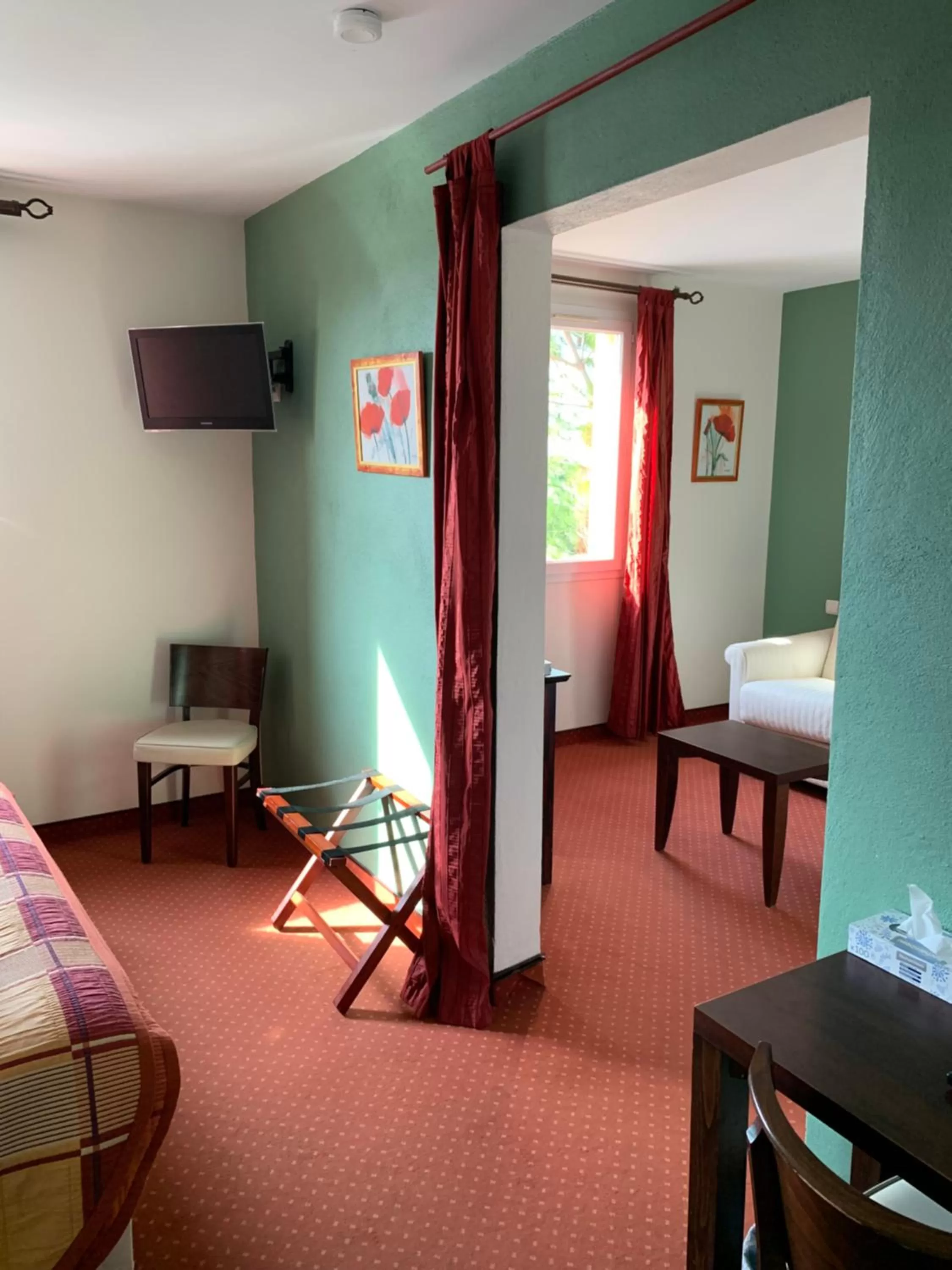 Photo of the whole room, Bed in Le Mas De Gaujac