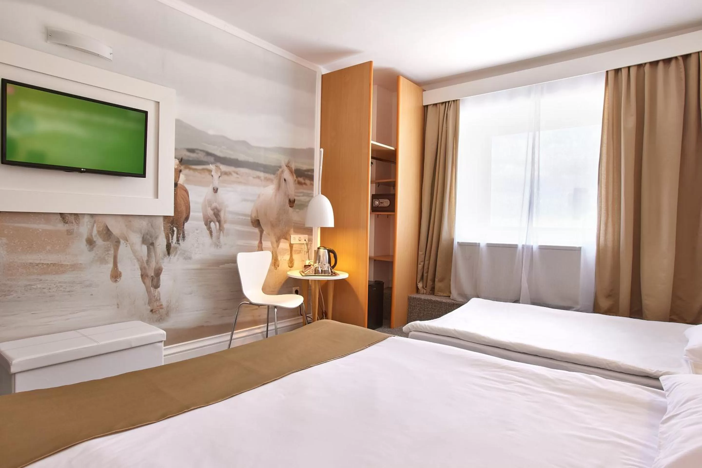 Photo of the whole room, Bed in MyContinental Bucuresti Gara de Nord