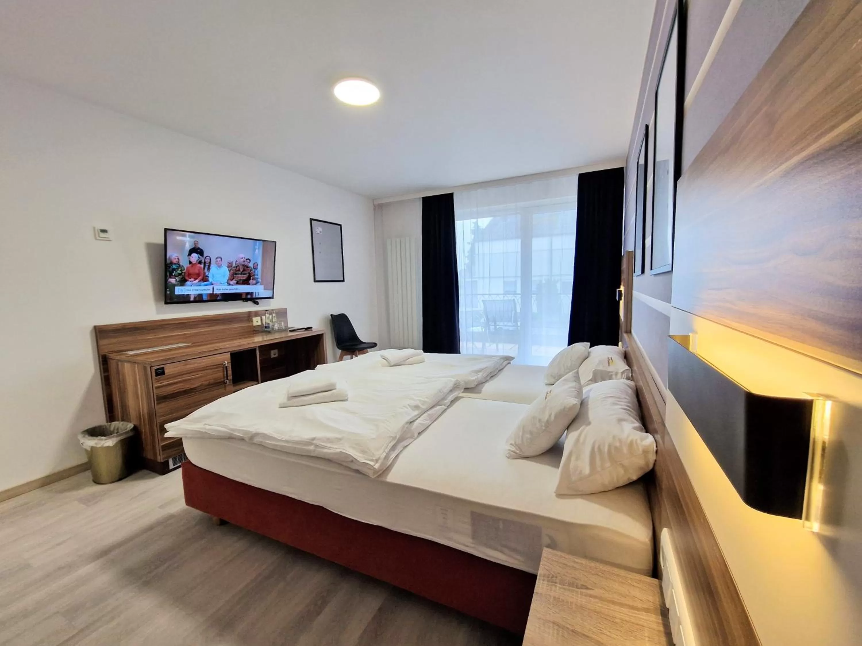 Photo of the whole room, Bed in Hotel am Kurpark