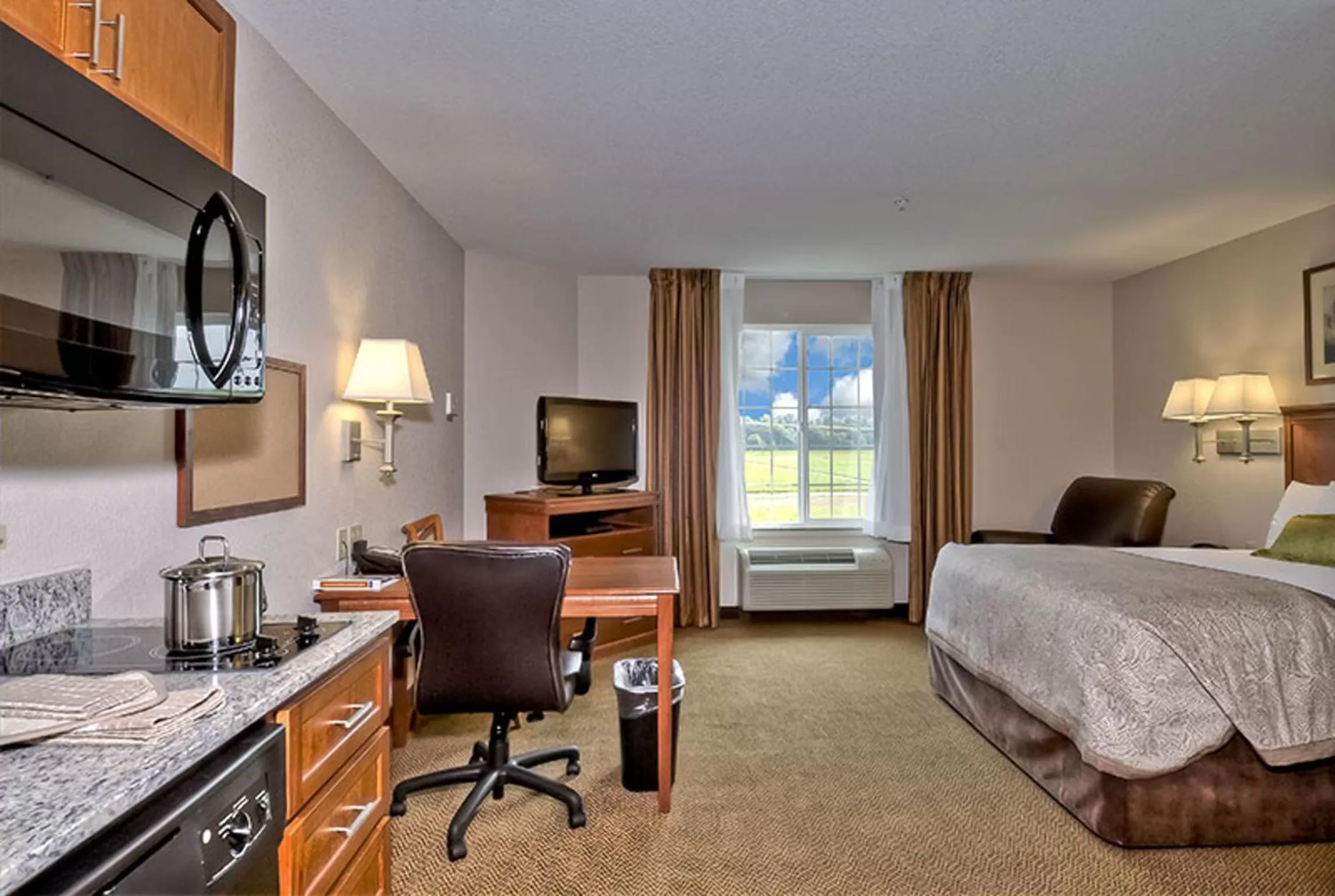 King Suite in Candlewood Suites Burlington, an IHG Hotel