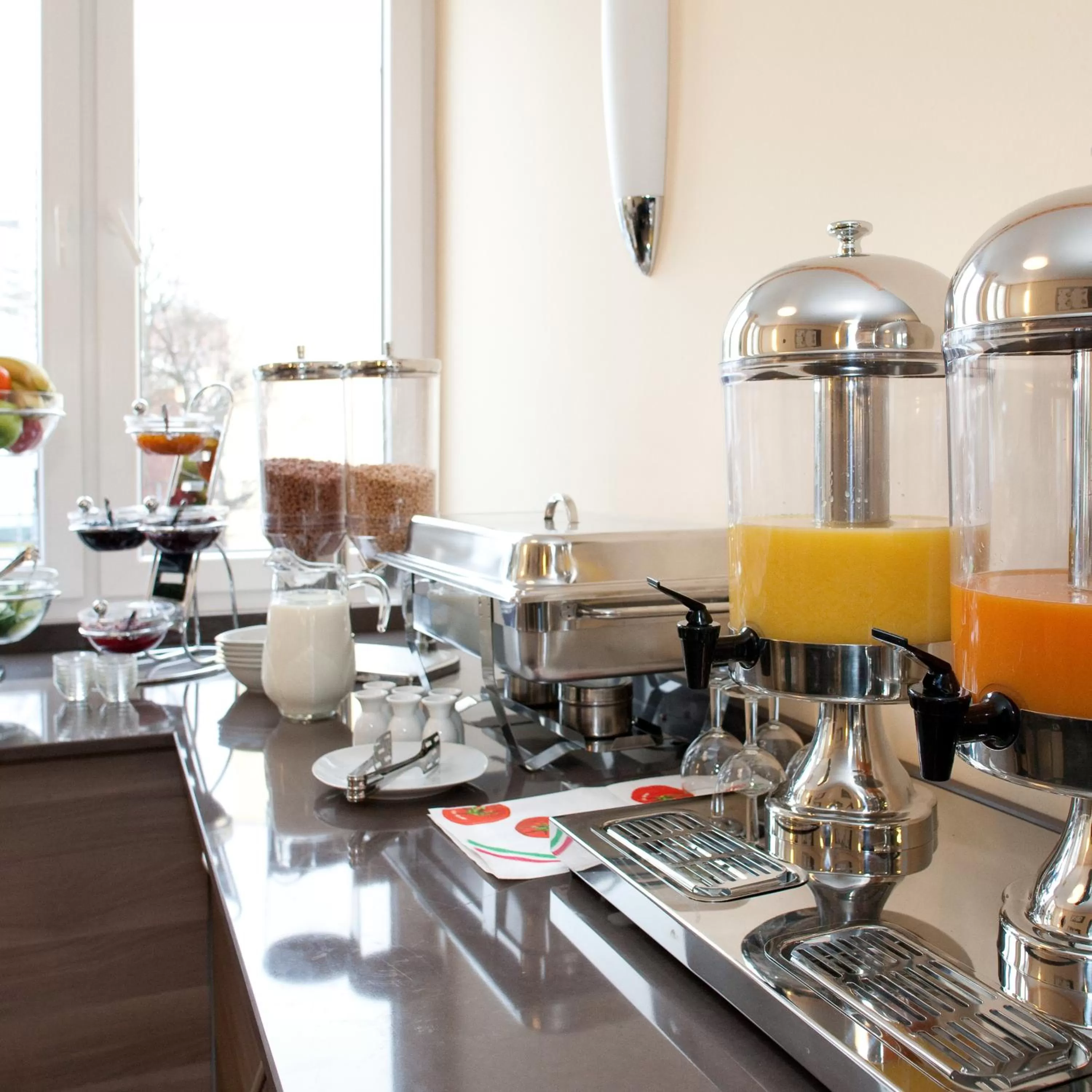 Food and drinks in Hotel City Panorama