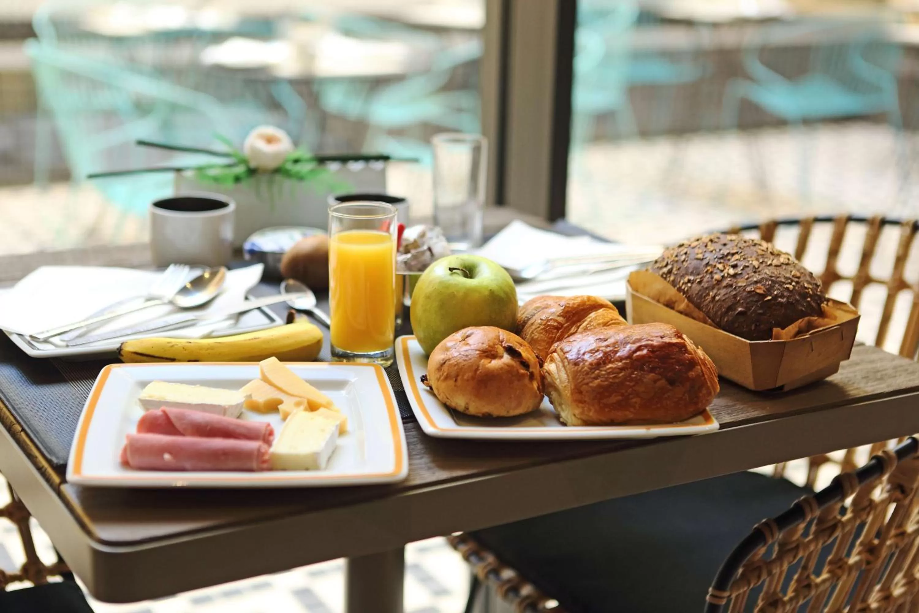 Restaurant/places to eat in Best Western Plus Hôtel La Joliette