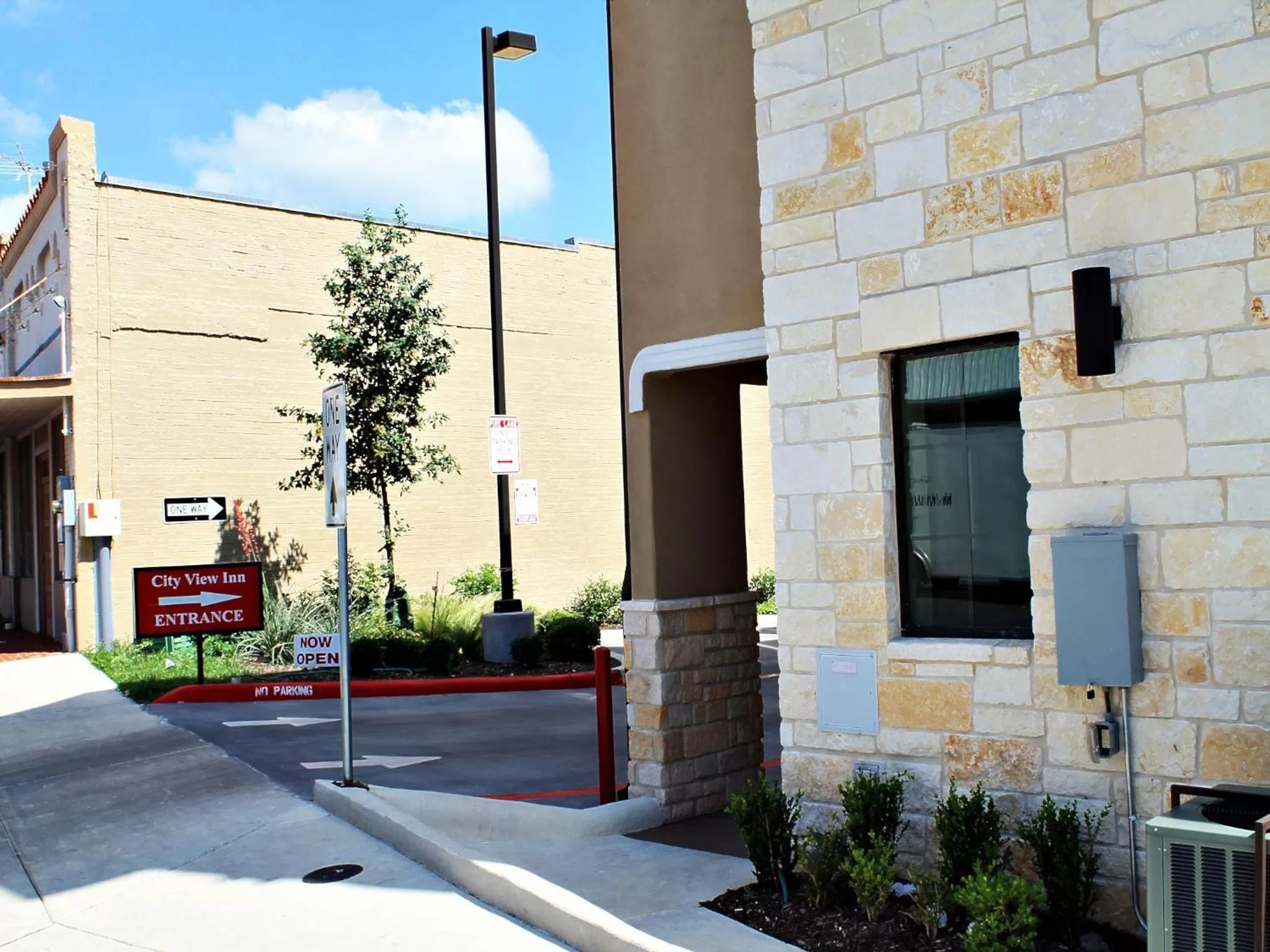 Facade/entrance in Cityview Inn & Suites Downtown /RiverCenter Area