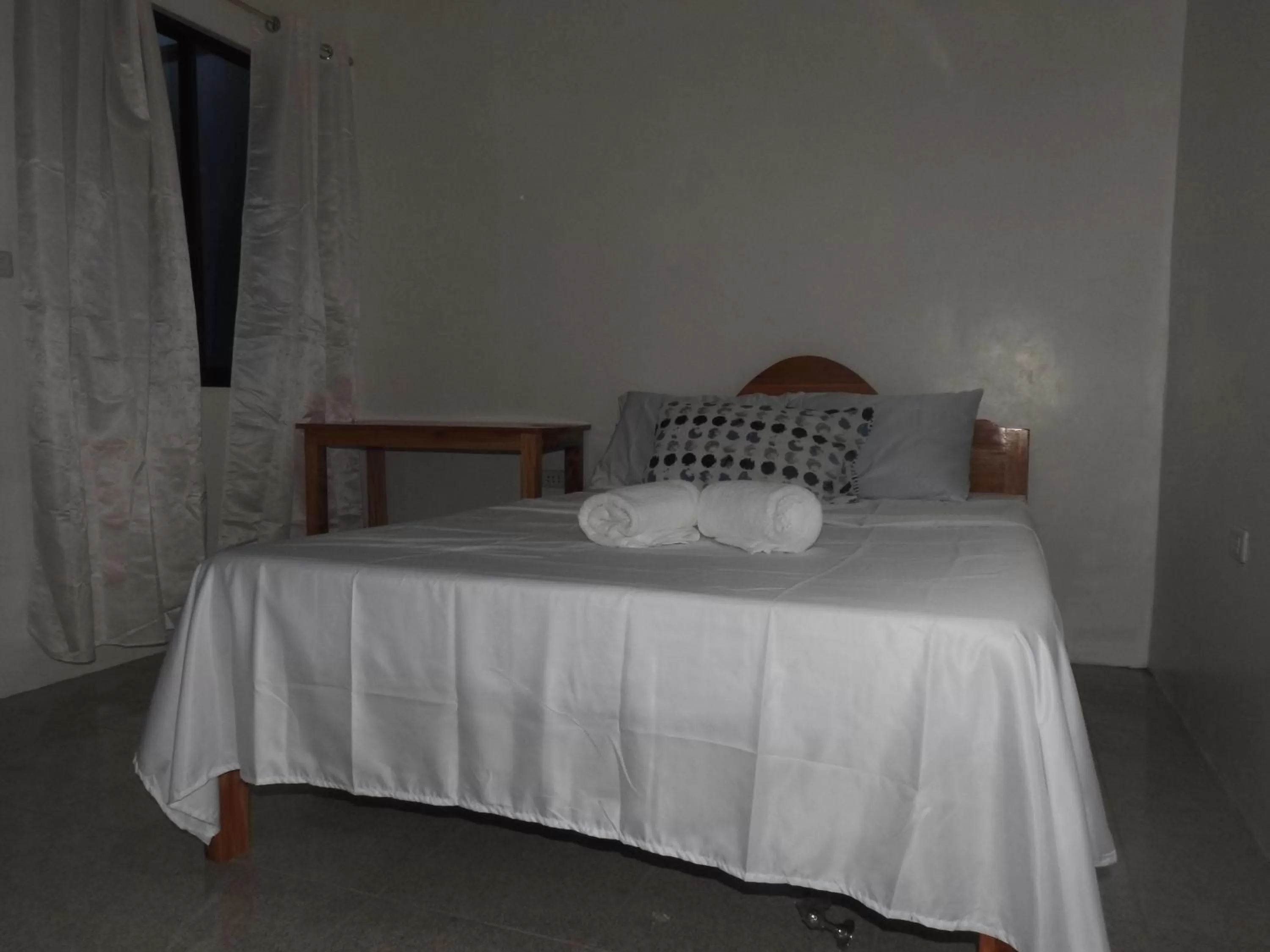 Bed in Pacifico Seaside Lodge