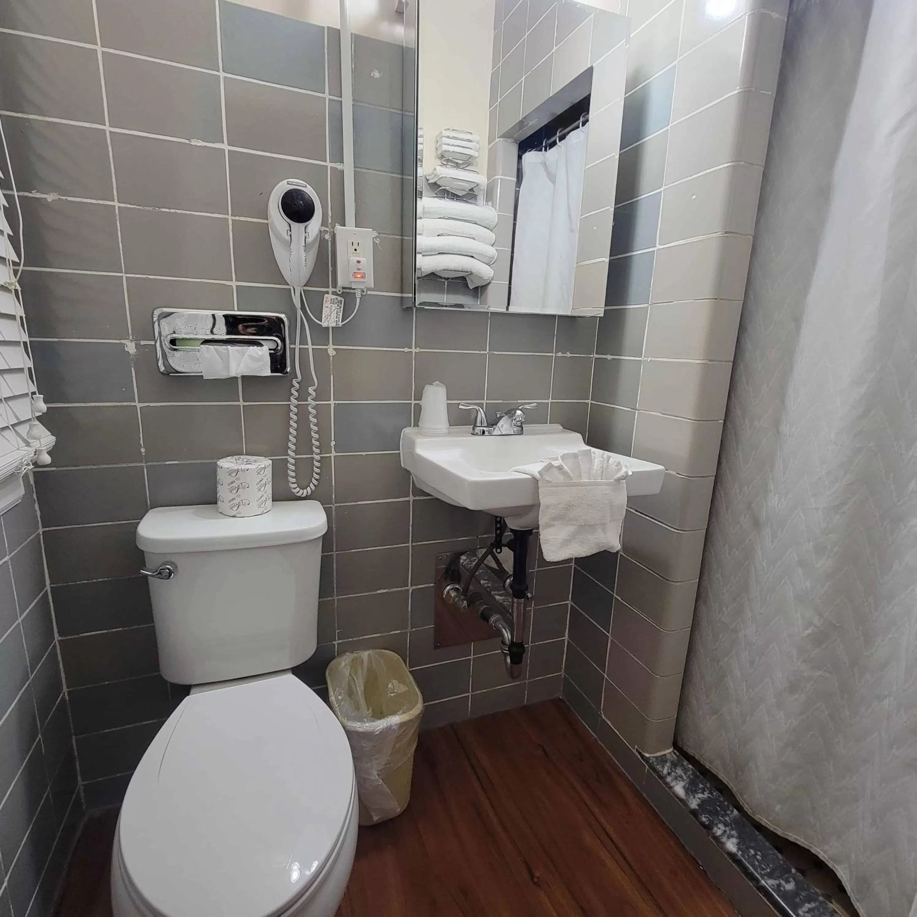 Property building in Early American Motel