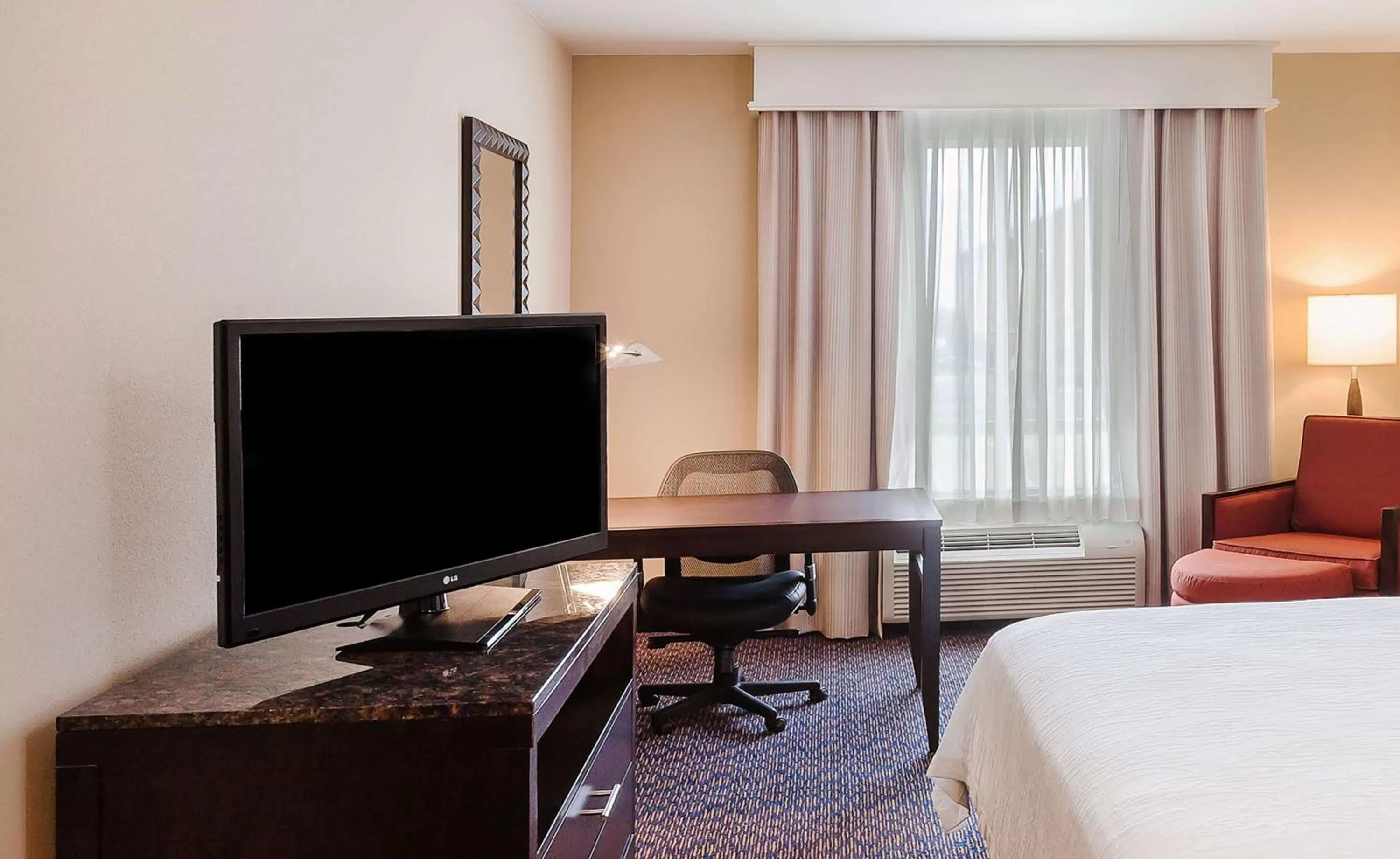 Bedroom, Bed in Hilton Garden Inn Midland