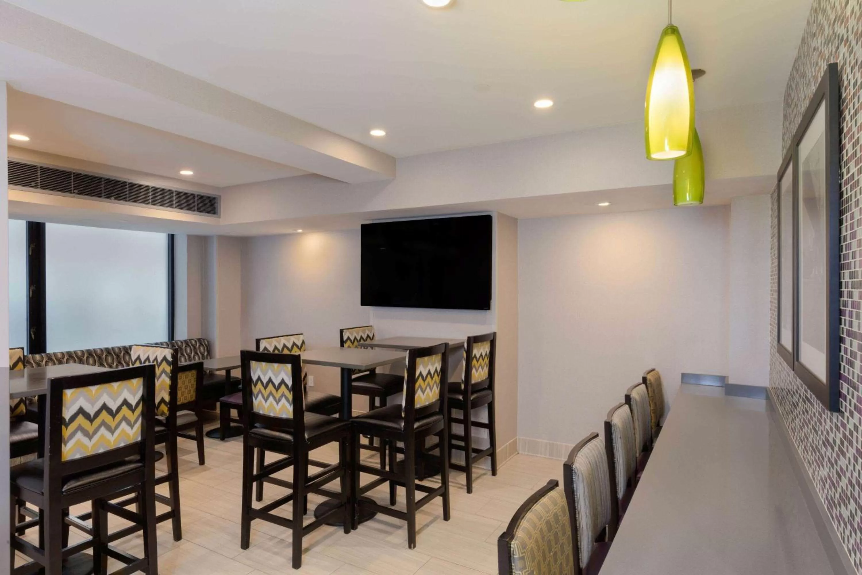 Restaurant/places to eat in La Quinta by Wyndham New York City Central Park