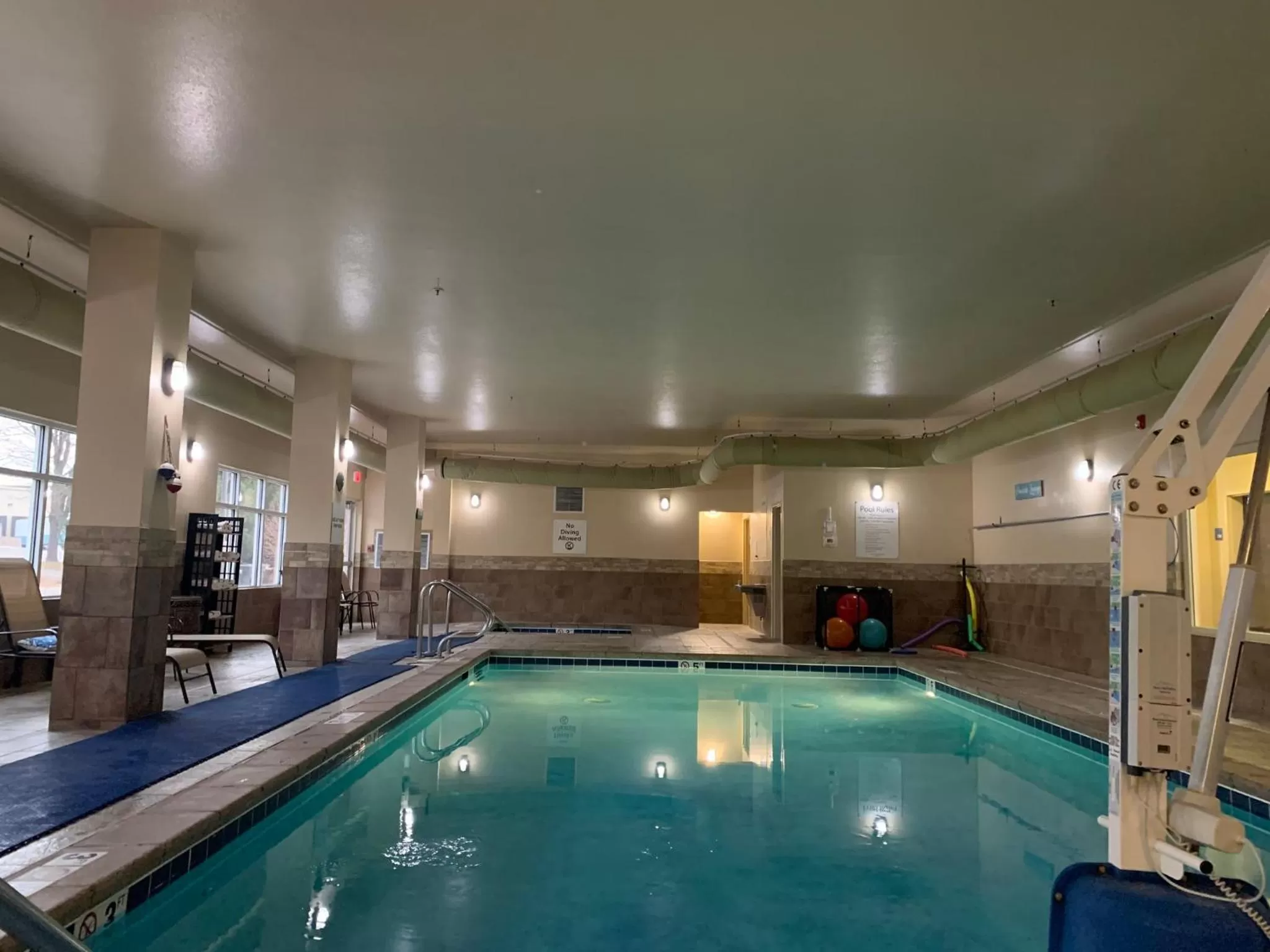 Swimming pool in Holiday Inn Express Hotel Twin Falls by IHG