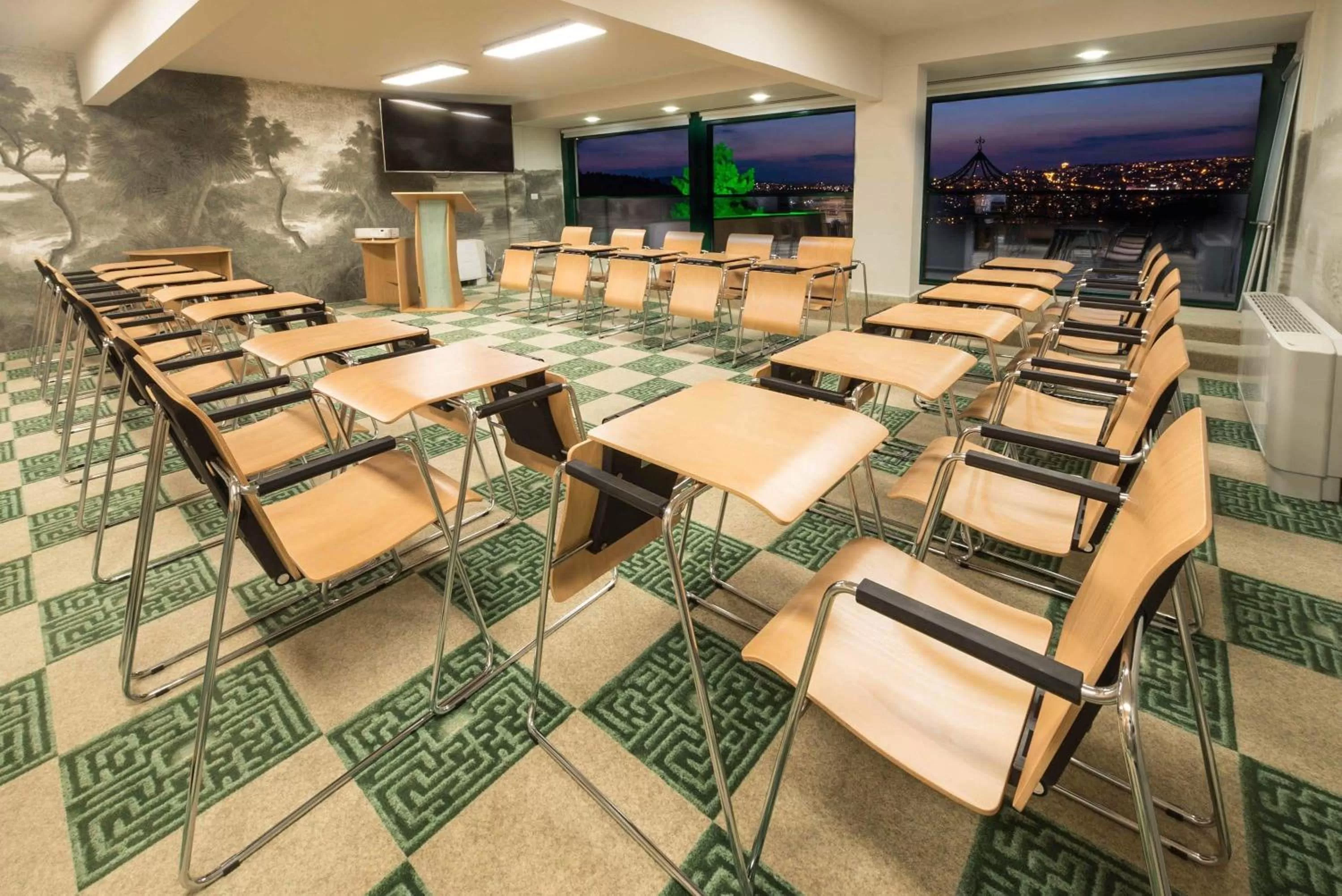 Meeting/conference room in RAYA Garden - Park Hotel & Winery