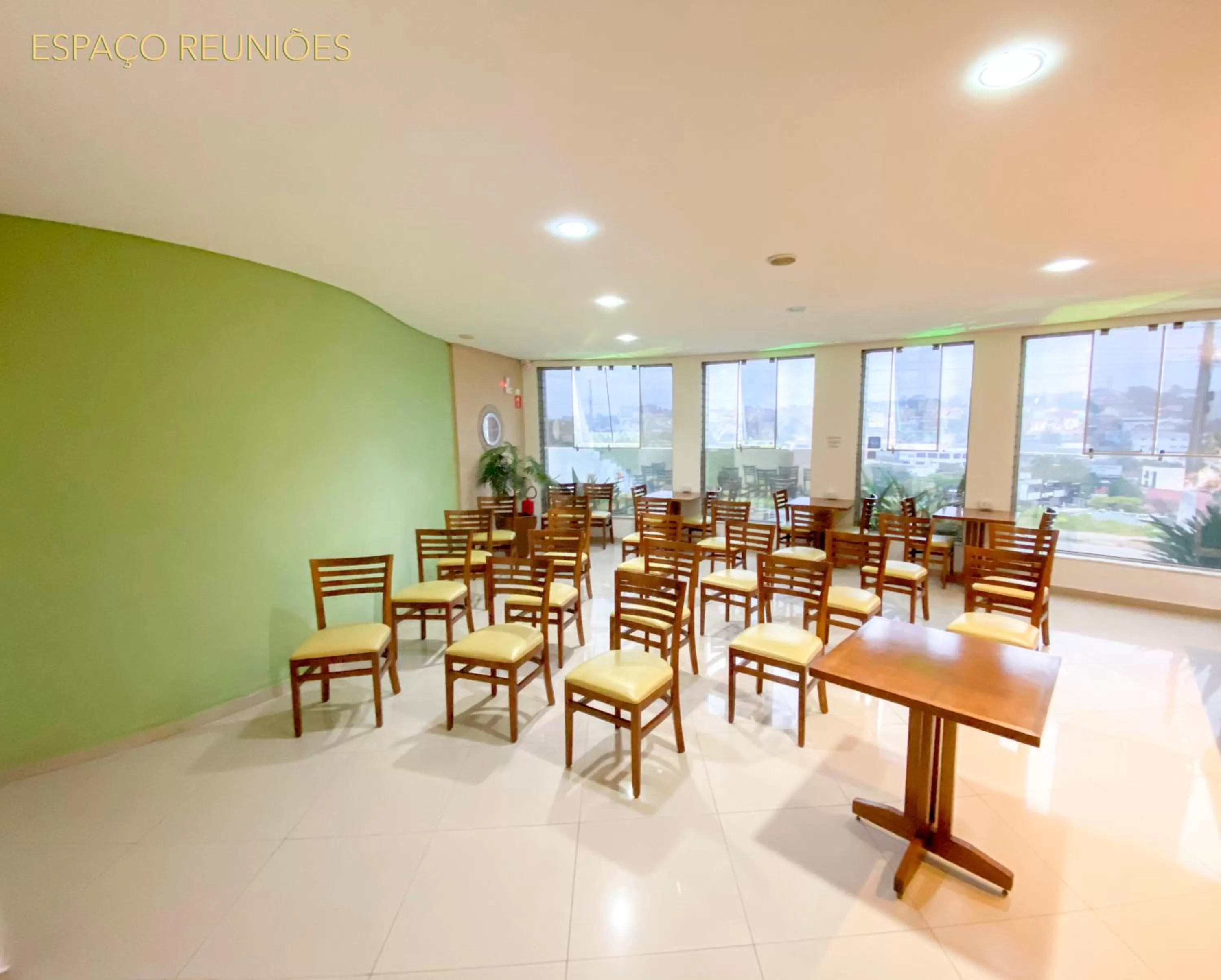 Meeting/conference room, Restaurant/Places to Eat in Hotel Bela Vista Arujá