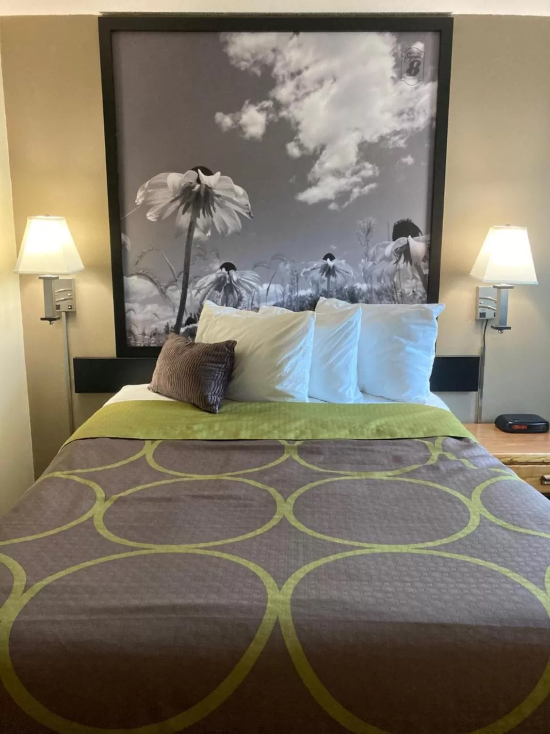 Bed in Super 8 by Wyndham Chisago City