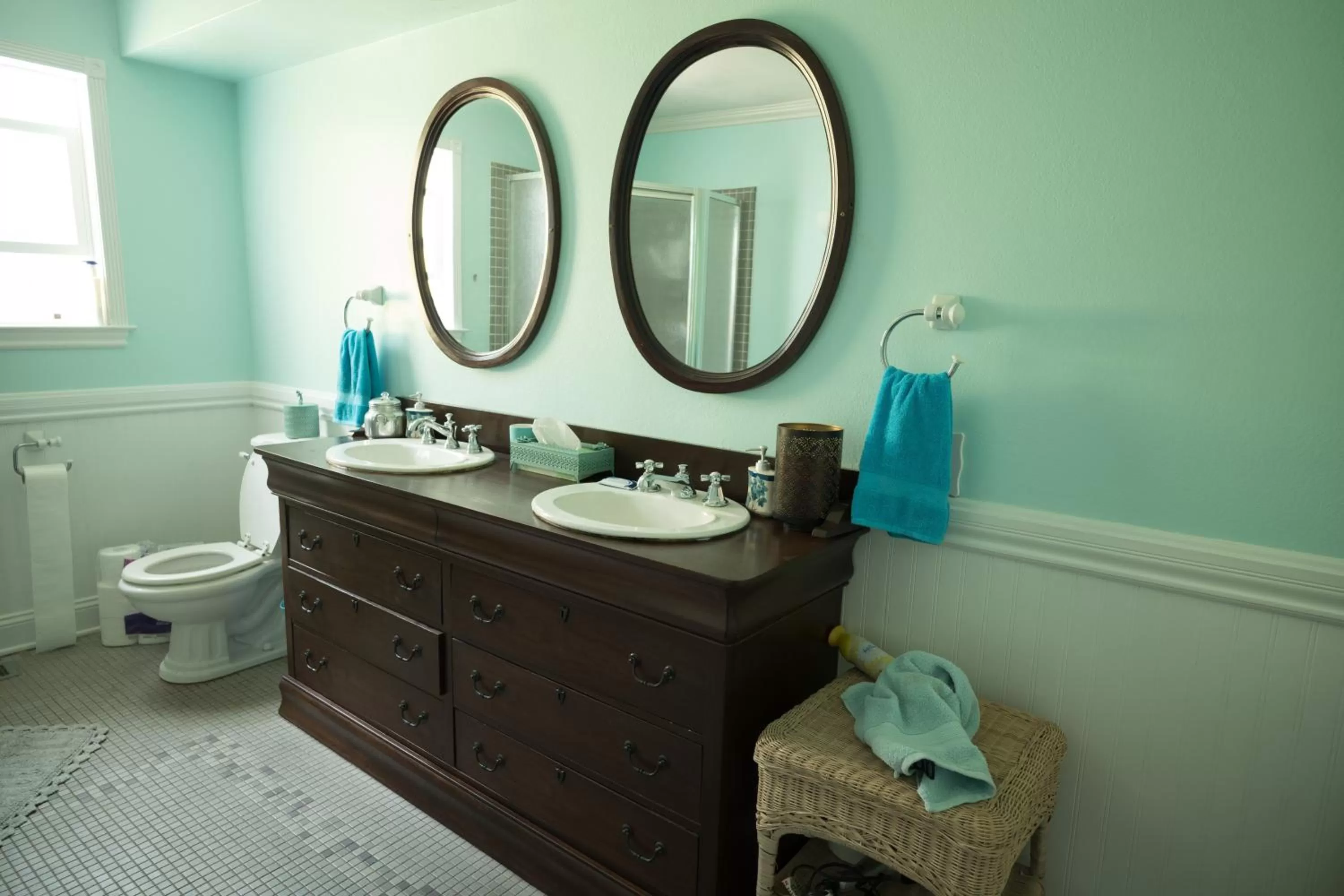 Bathroom in Poppy Sister Inn
