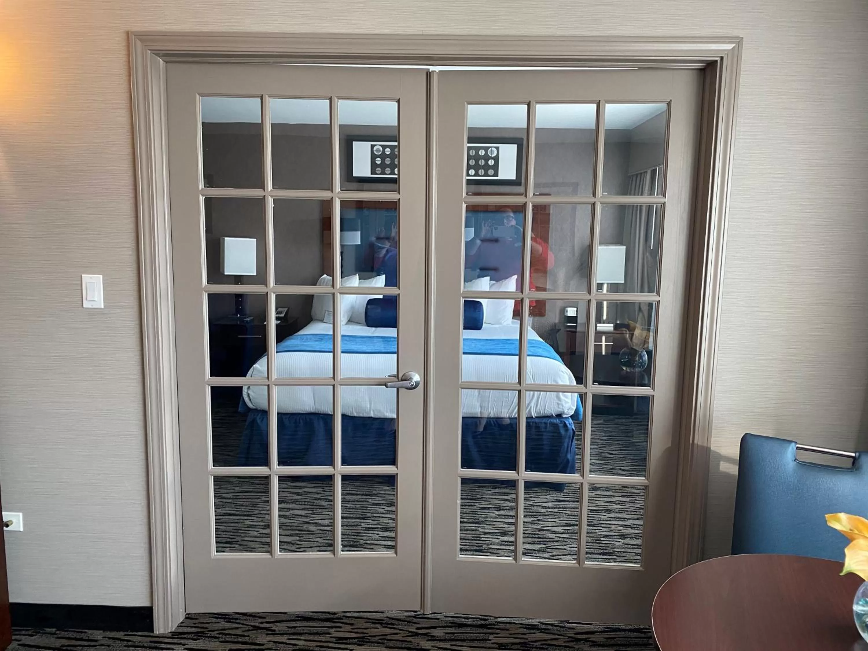 Decorative detail, Bed in Wyndham Garden Elk Grove Village - O'Hare