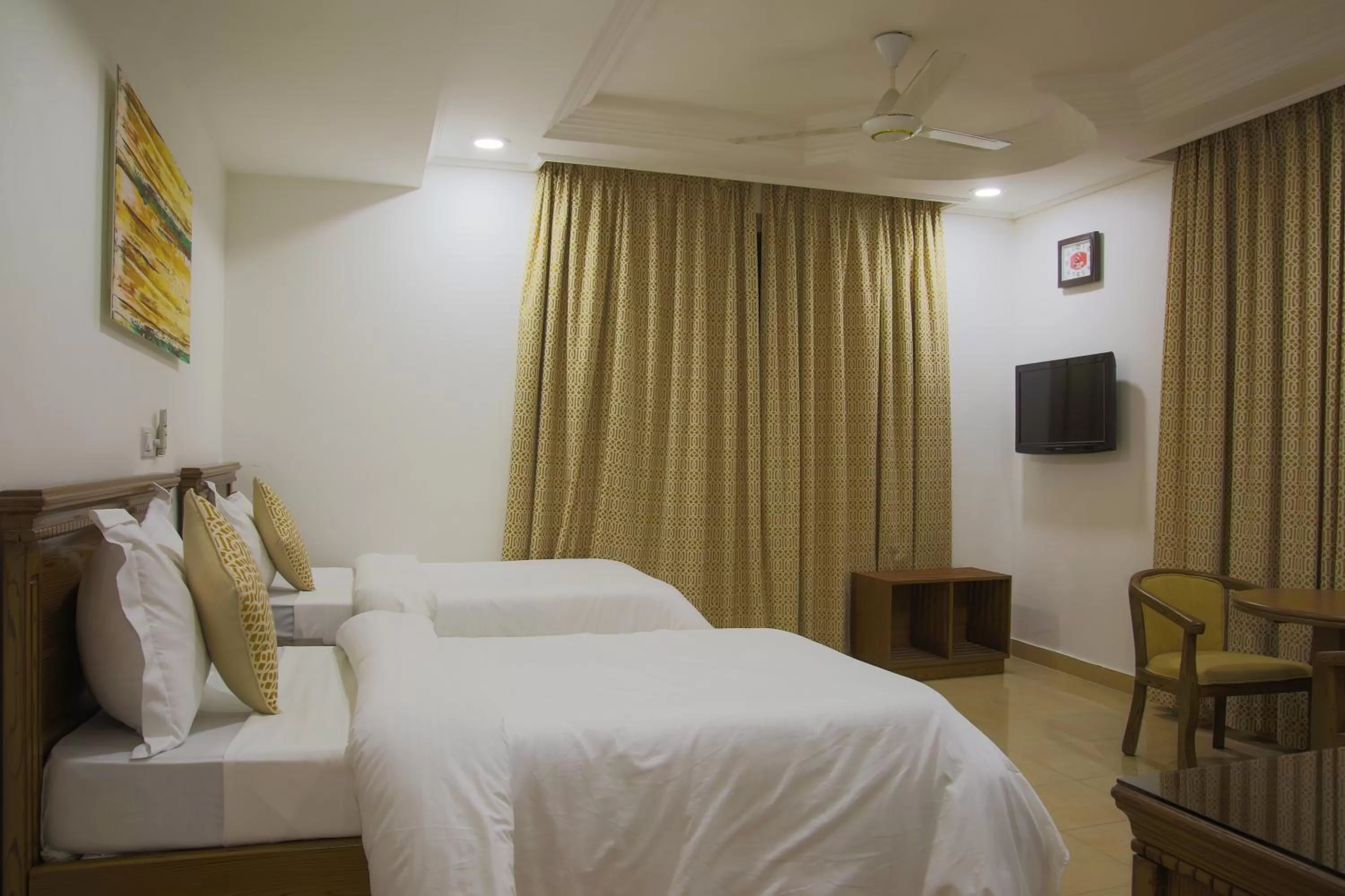 Staff, Bed in Sleep Inn Hotel - City Centre