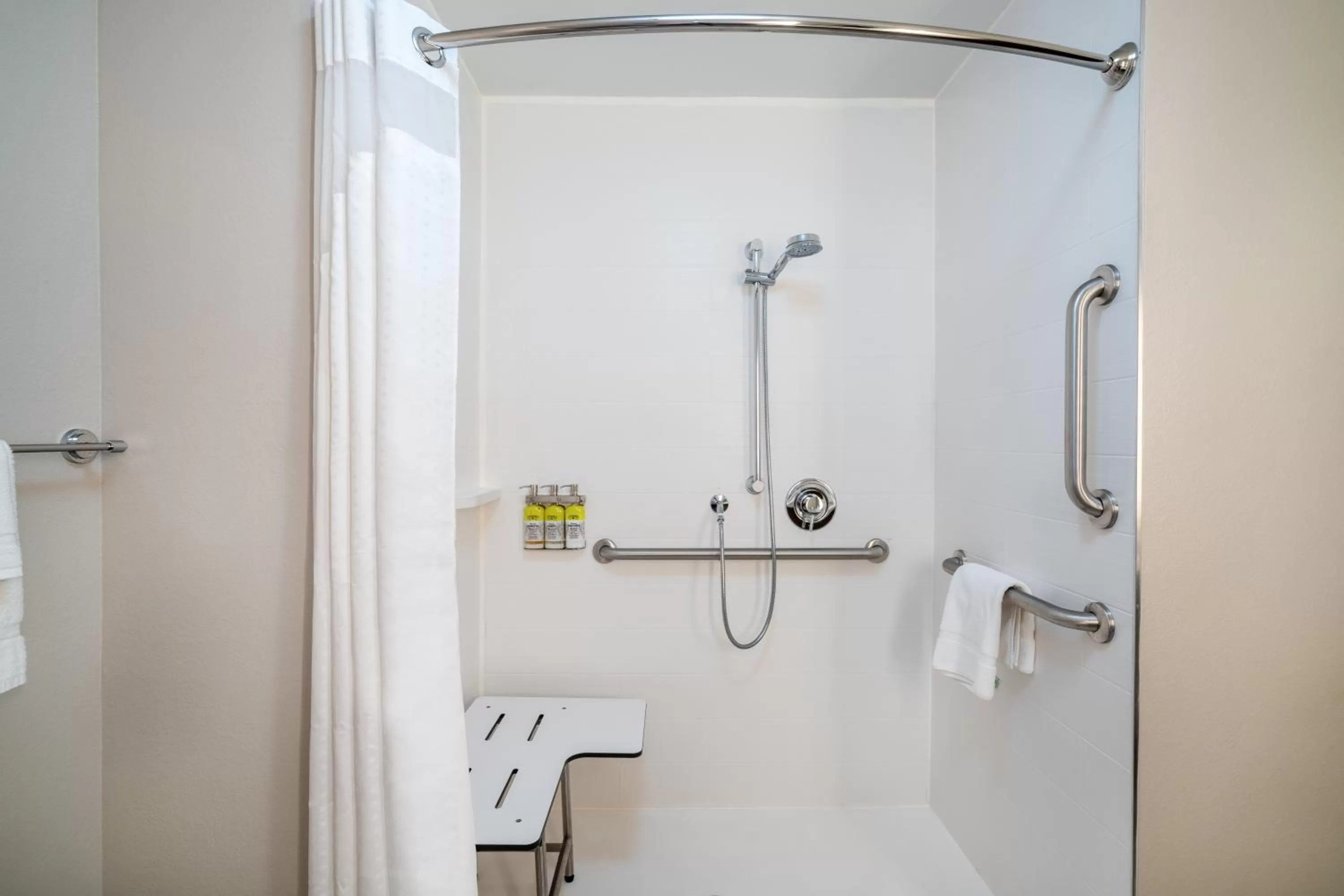 Bathroom in Holiday Inn Express & Suites Atlanta Airport NE - Hapeville by IHG