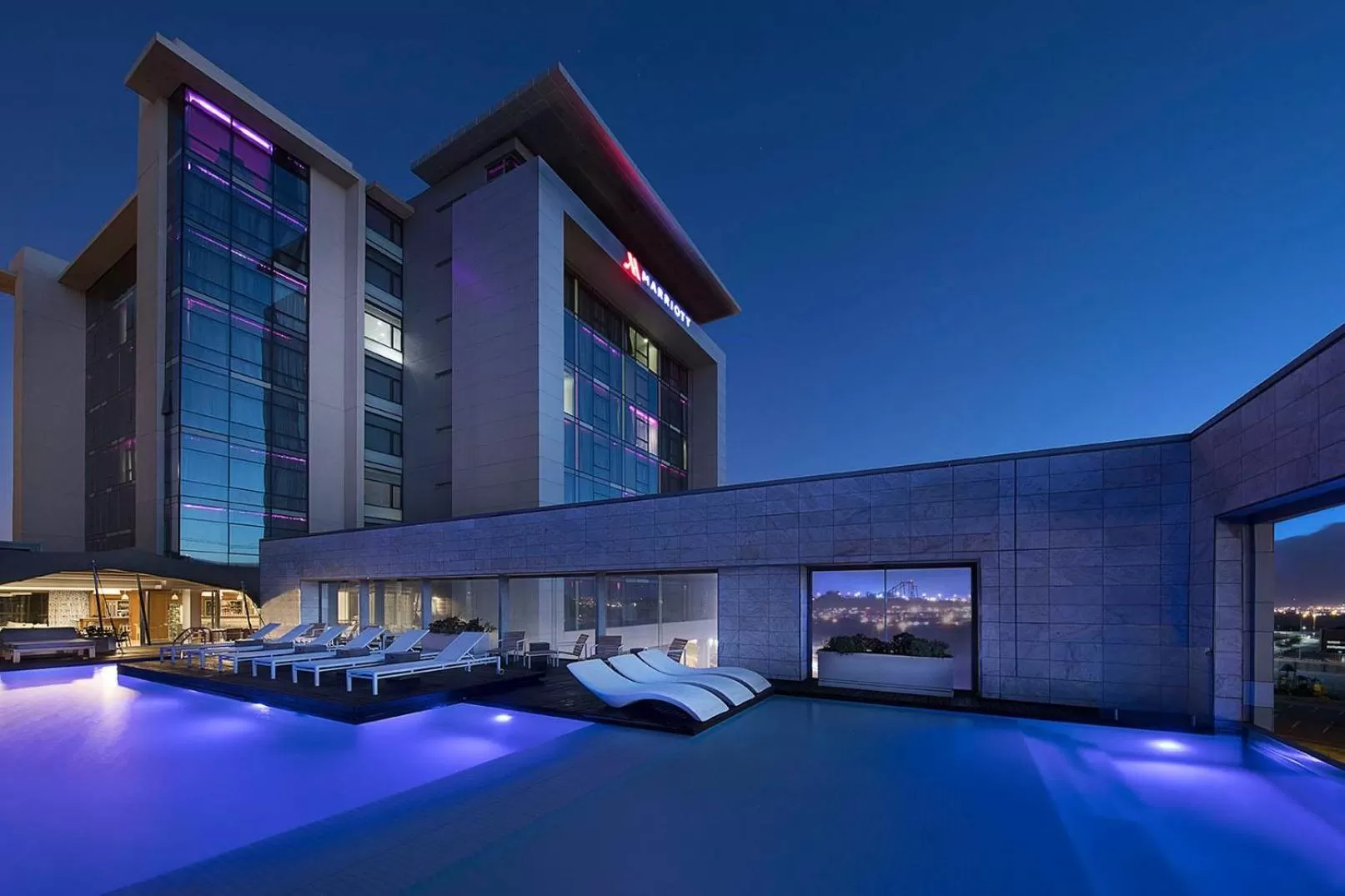 Property building in Cape Town Marriott Hotel Crystal Towers