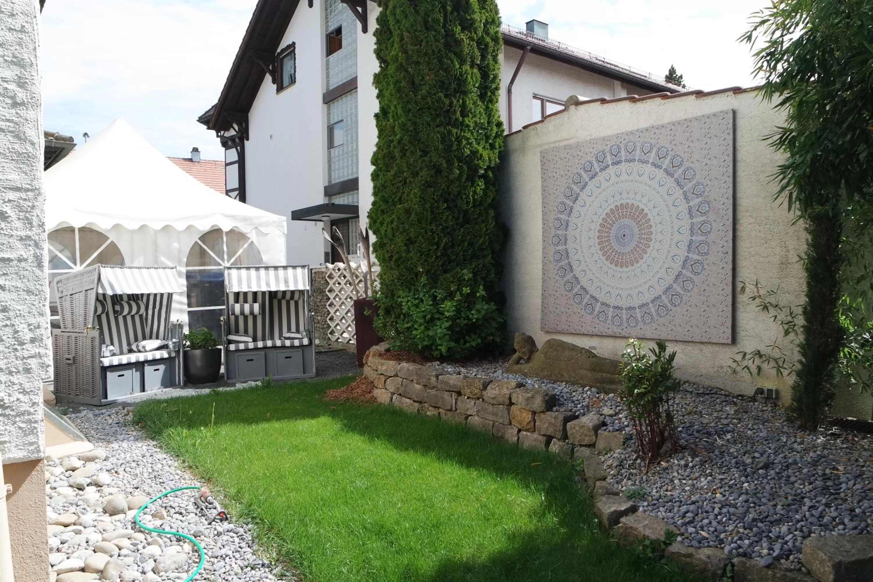 Garden view in Hotel Hellers Twenty Four I -24h-Check-In-