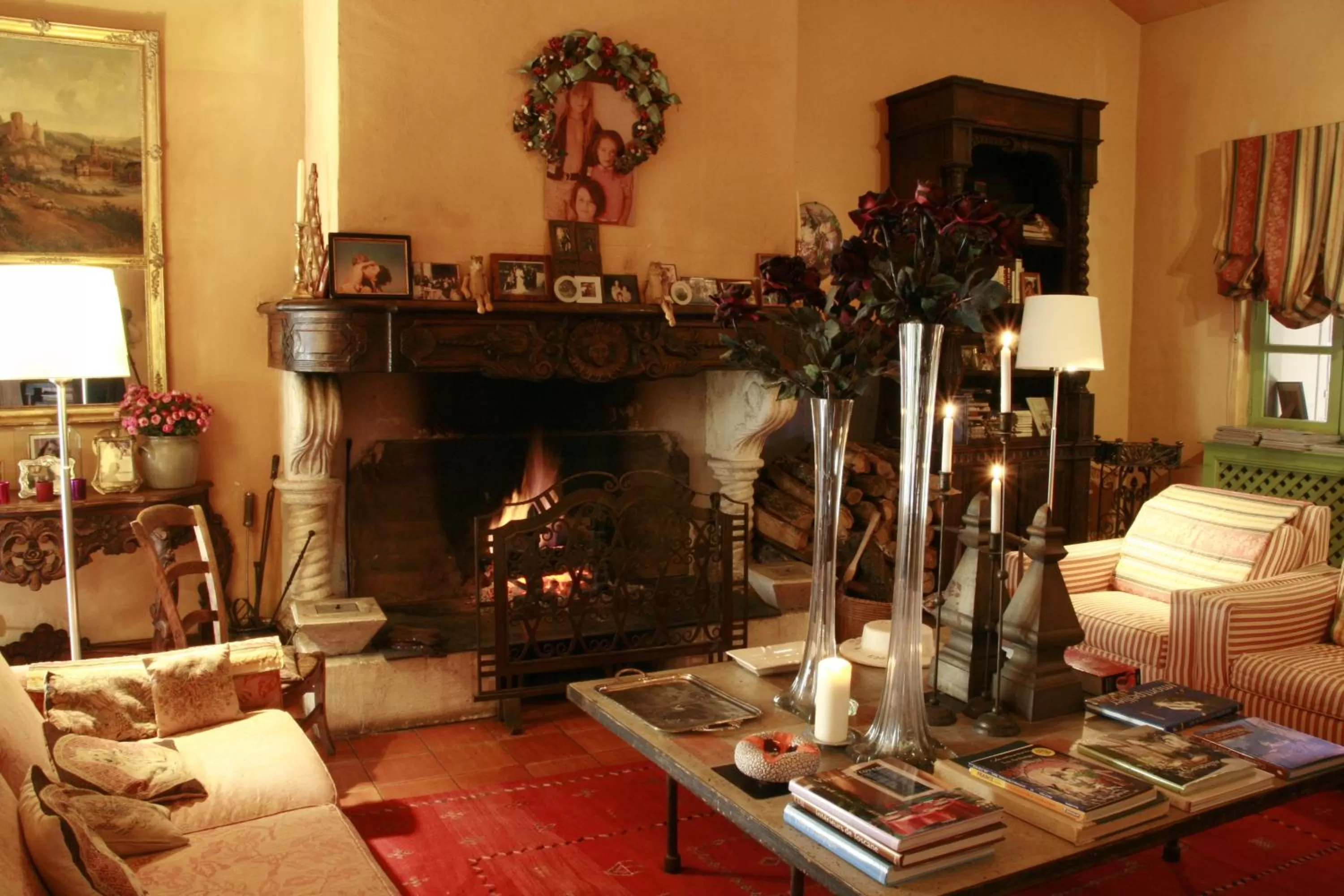 Communal lounge/ TV room in La Maison sur la Colline