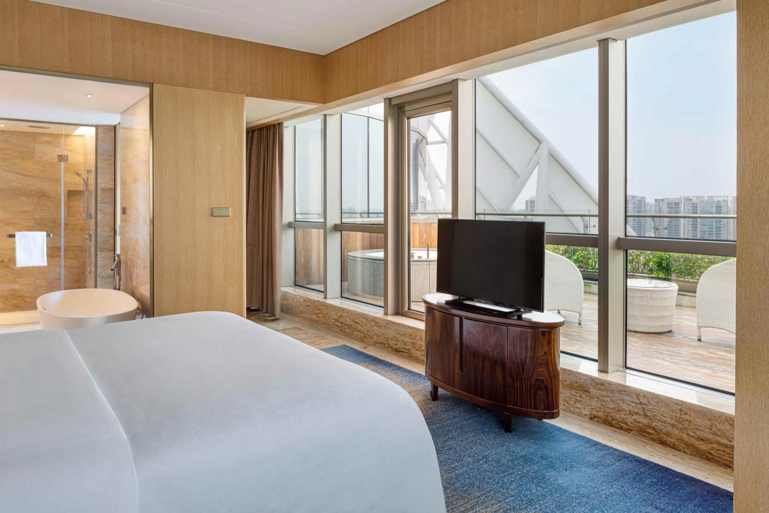 Bedroom, Bed in Sheraton Zhanjiang Hotel