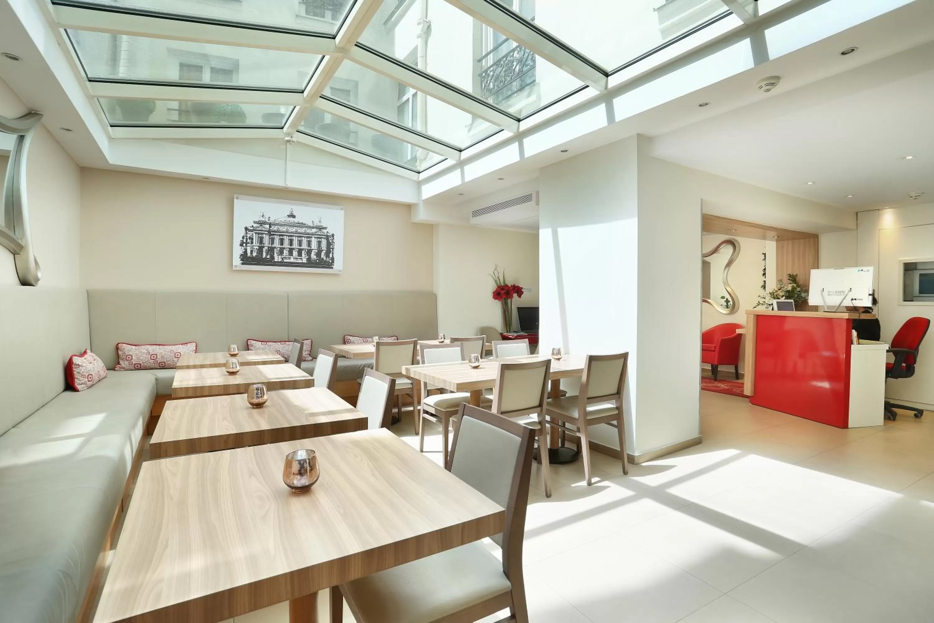 Lobby or reception in Le Grand Hôtel de Normandie