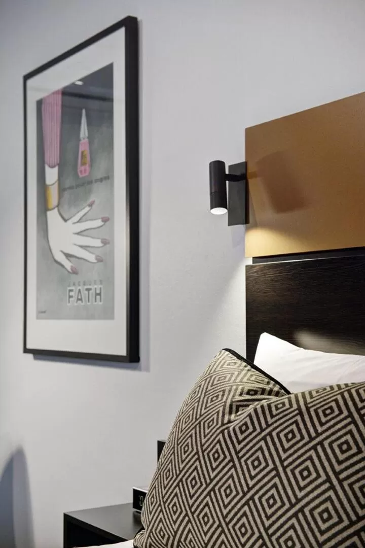 Decorative detail, Bed in CBD Motor Inn