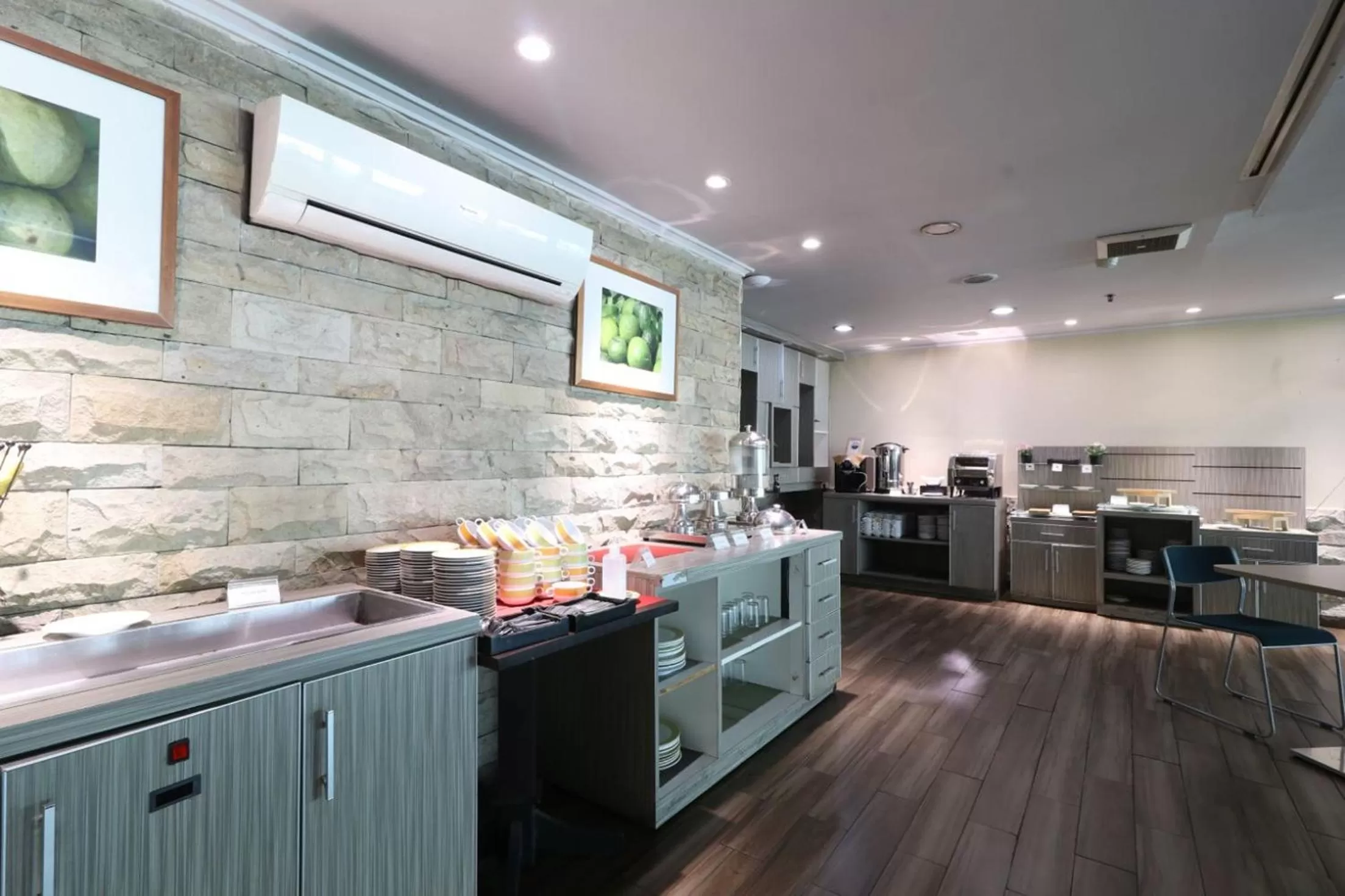 Restaurant/places to eat in Tamarin Hotel Jakarta manage by Vib Hospitality Management