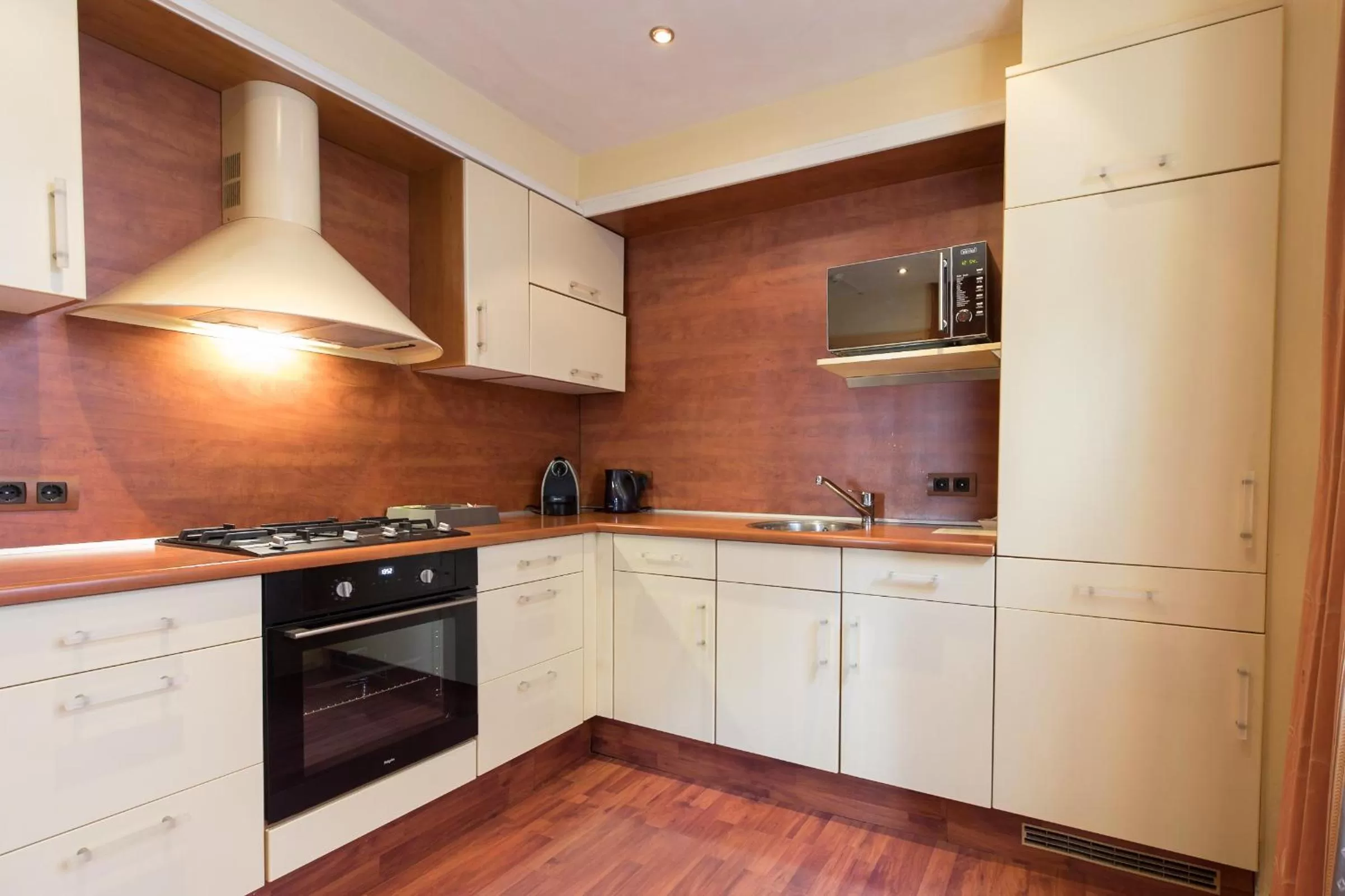 Kitchen or kitchenette in Hotel de Vischpoorte, centrum Deventer en aan de IJssel