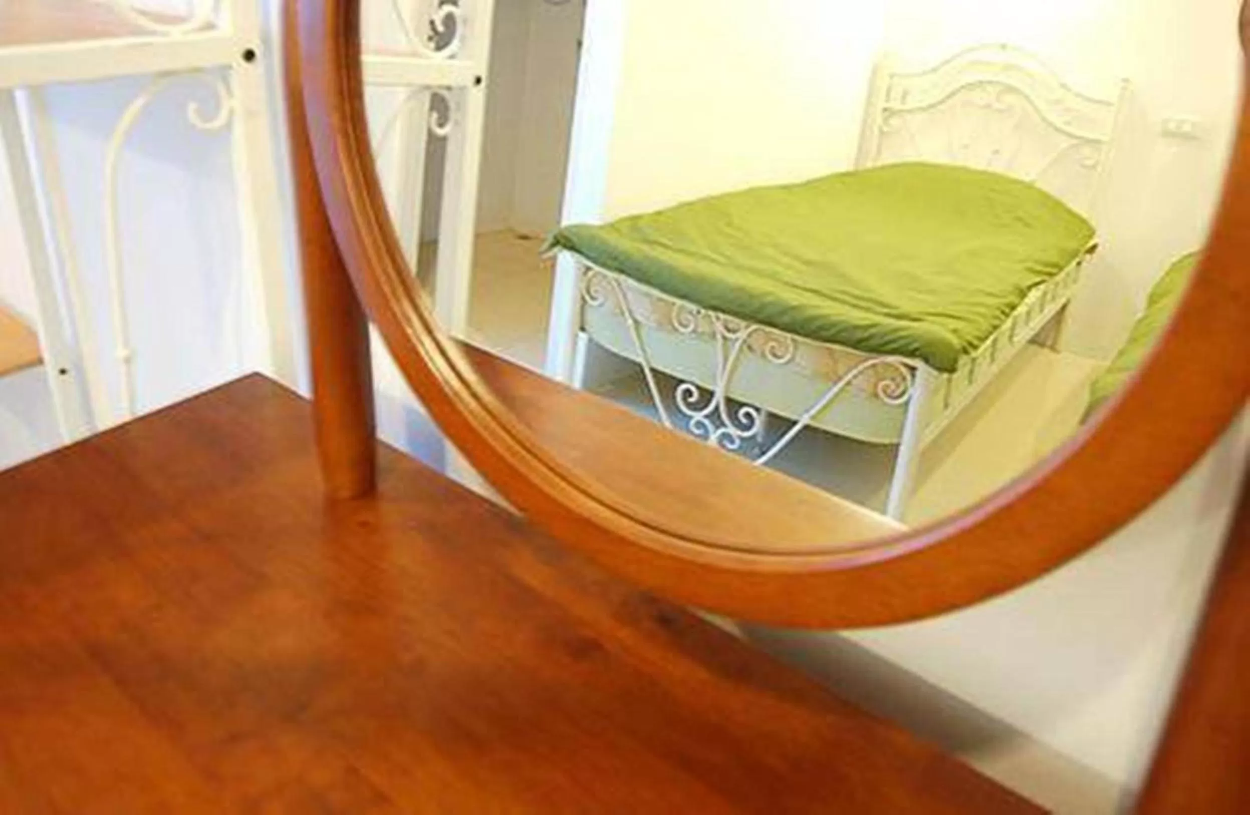 Photo of the whole room, Bed in Roof View Place