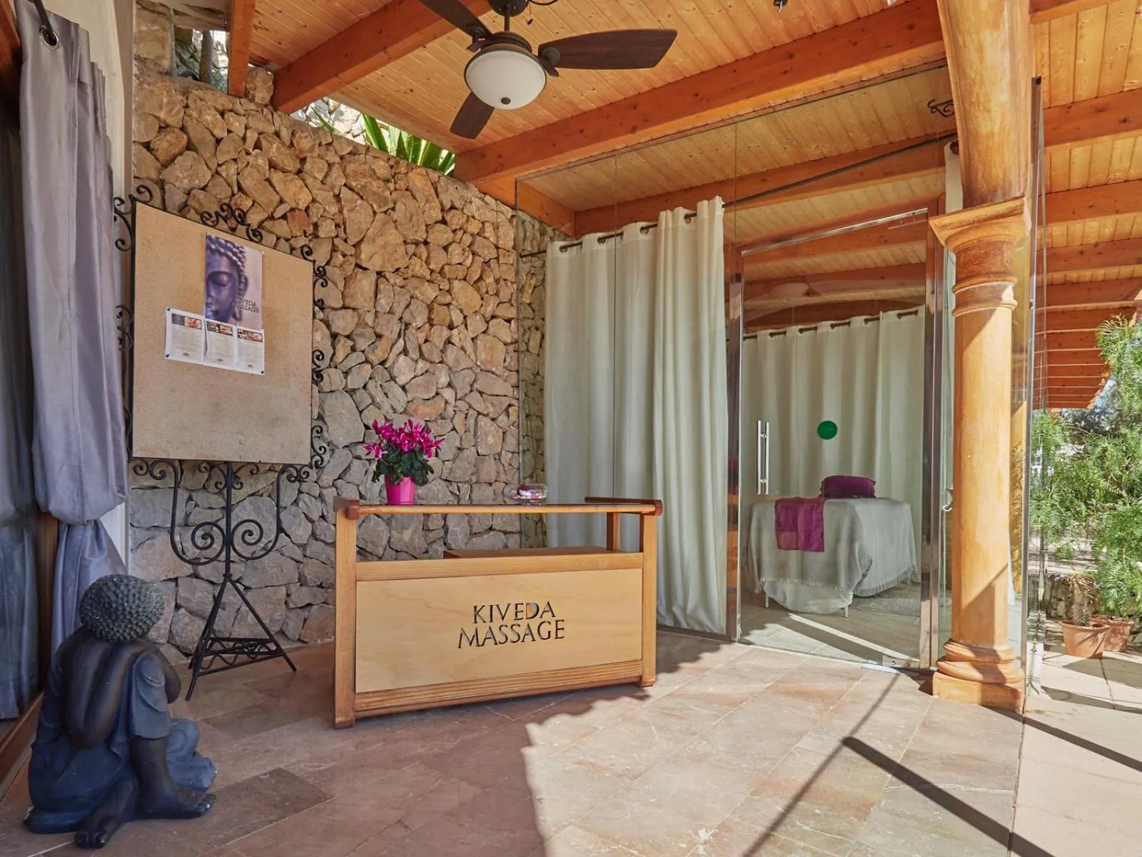 Massage in Hotel Petit Cala Fornells