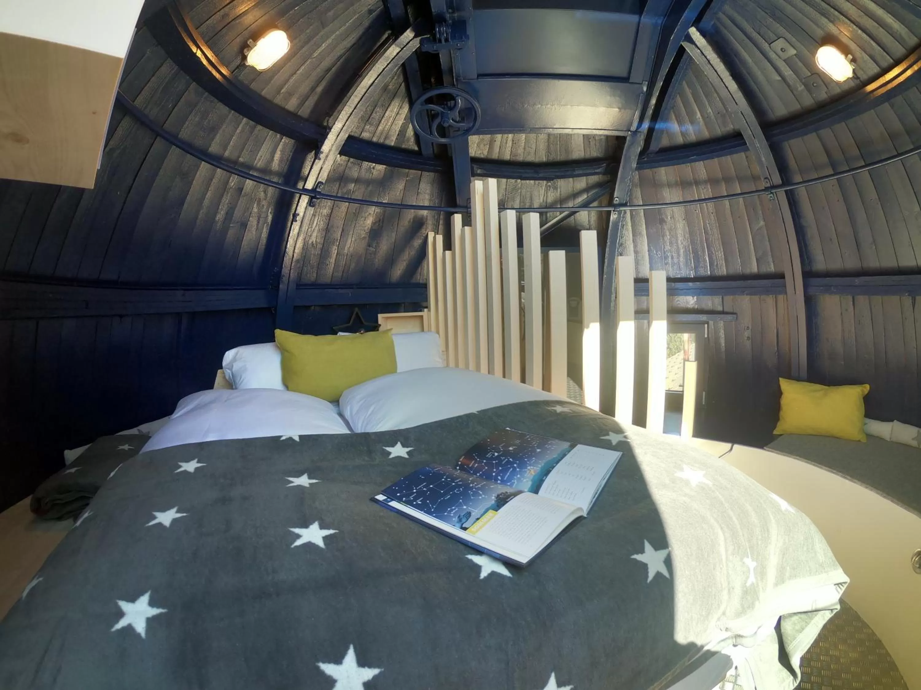 Bed in Sternwarte by Randolins