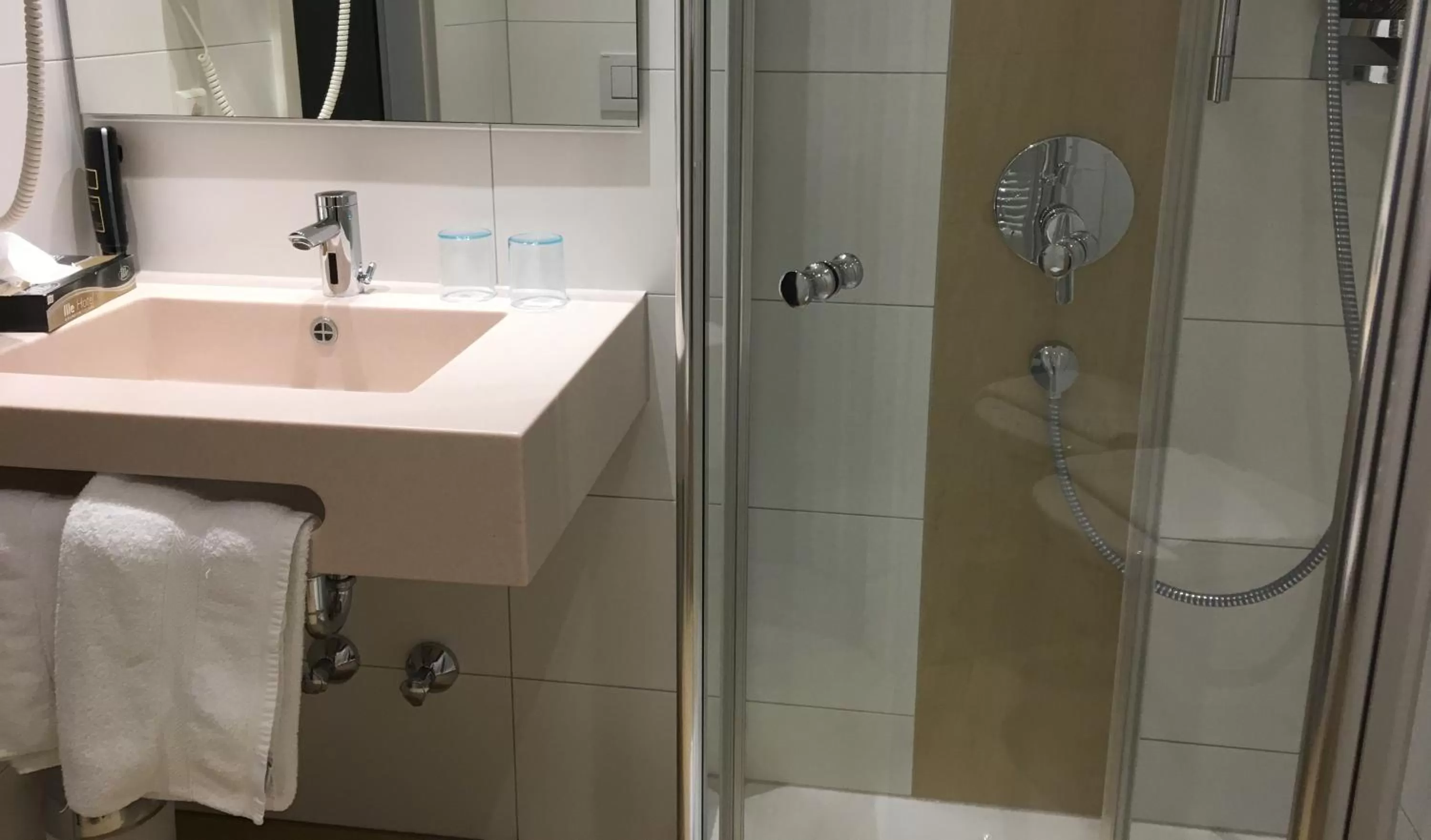 Shower in Hotel Engel