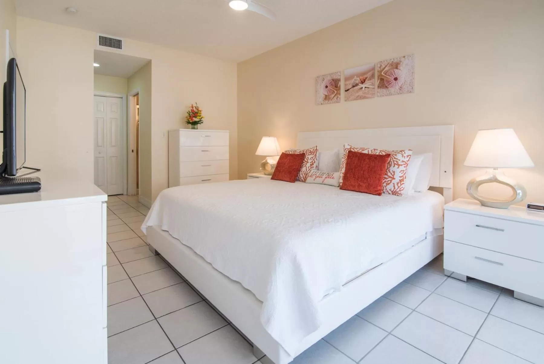 Bed in Regal Beach Club