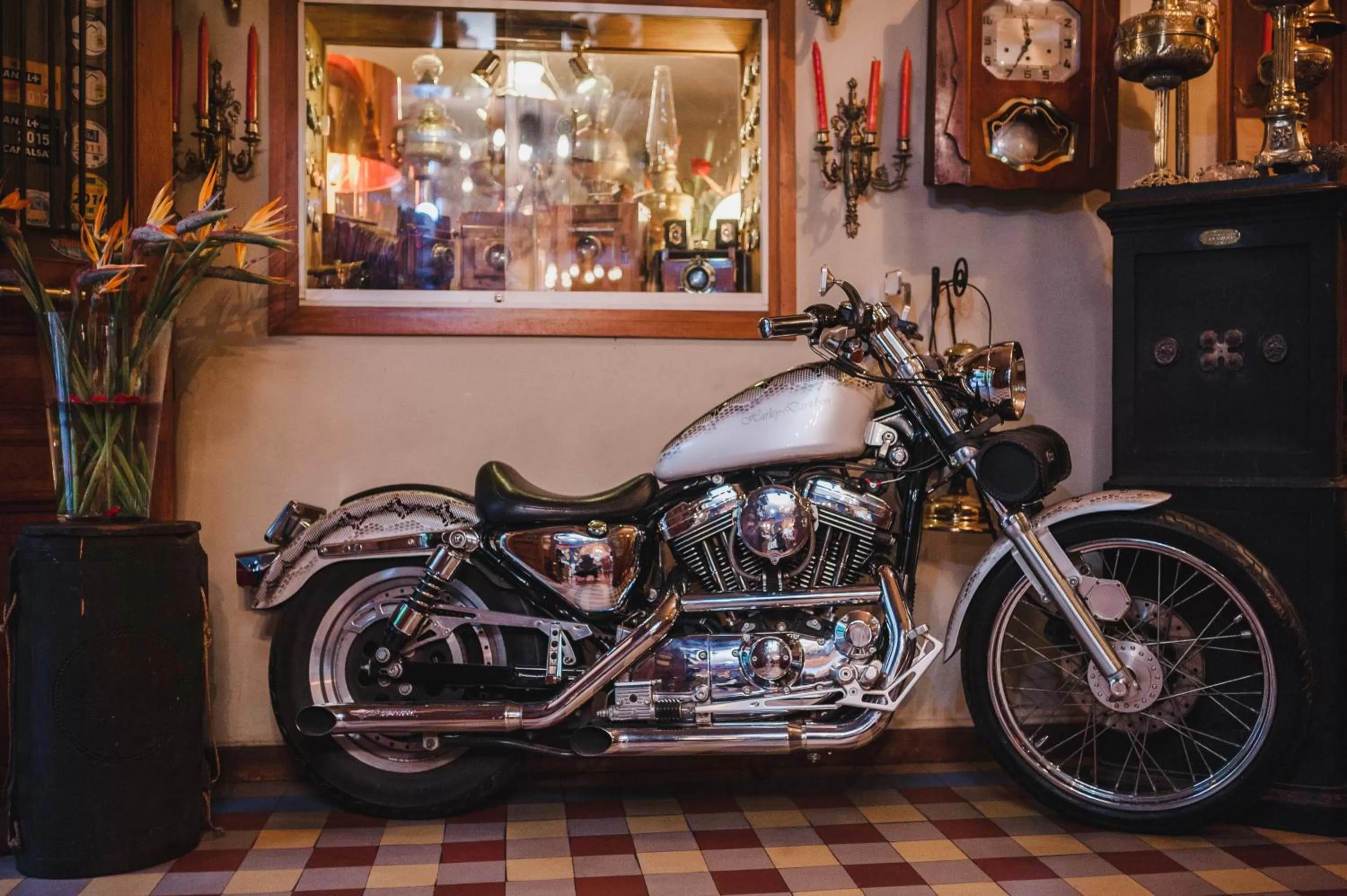 Decorative detail, Other Activities in La Varangue