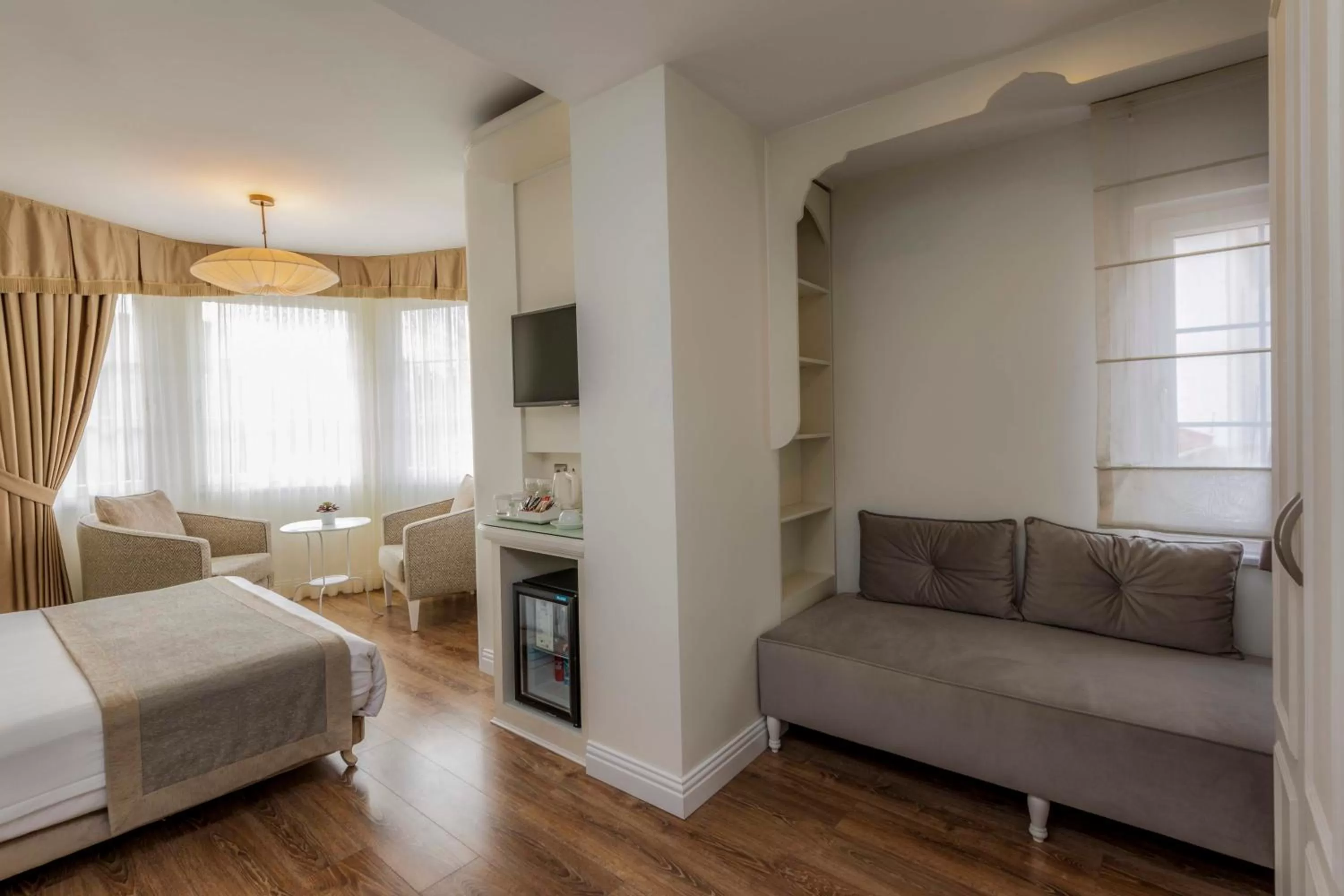 Bathroom, Bed in Hotel Yasmak Sultan