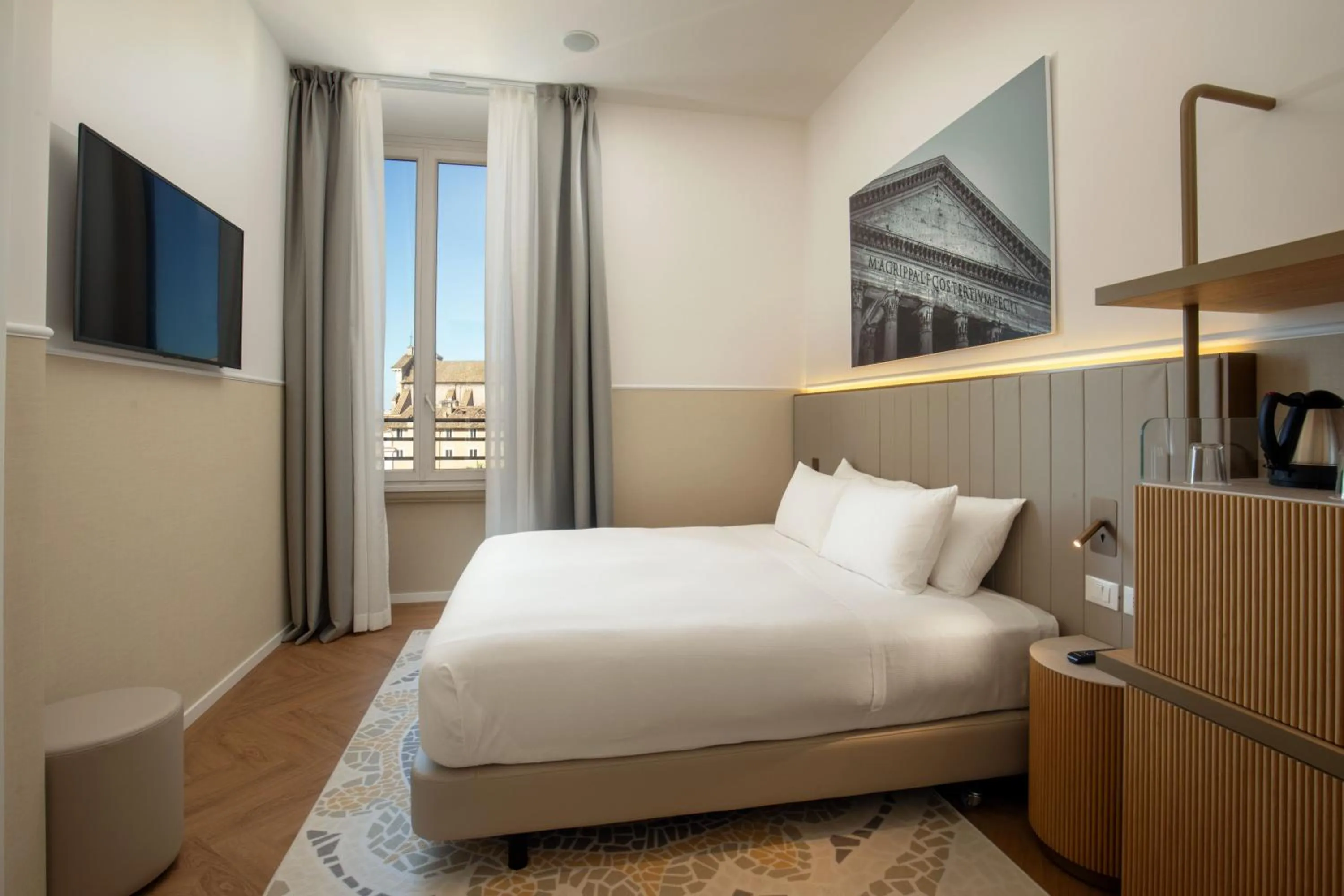 View (from property/room), Bed in Cosmopolita Hotel Rome, Tapestry Collection by Hilton