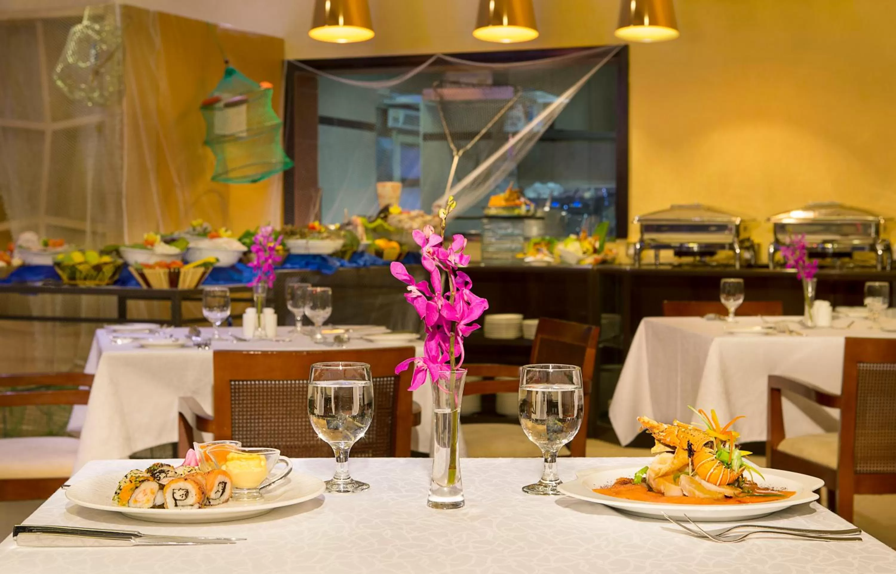 Restaurant/places to eat in City Seasons Suites