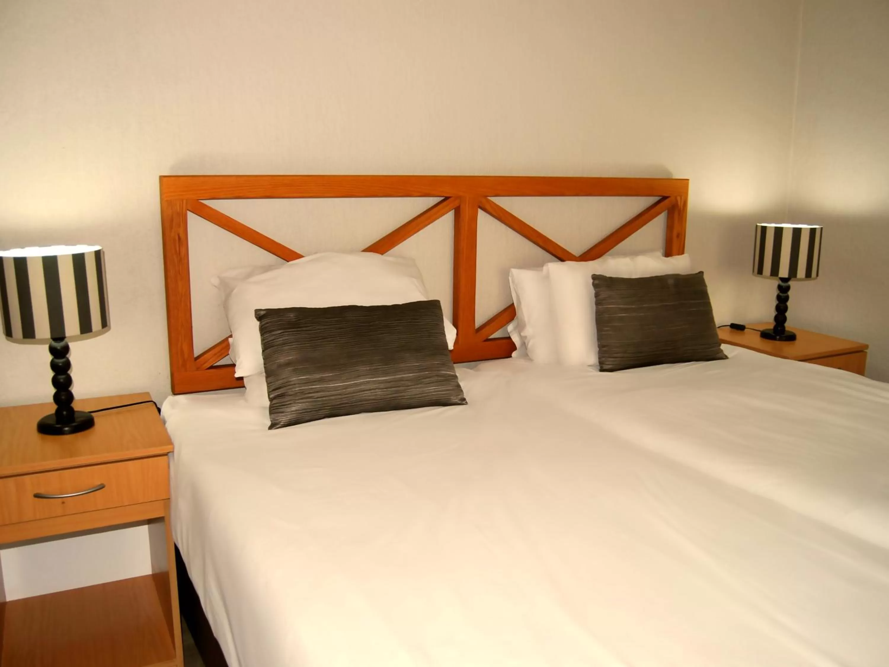 Bed in Safari Hotel & Convention Centre