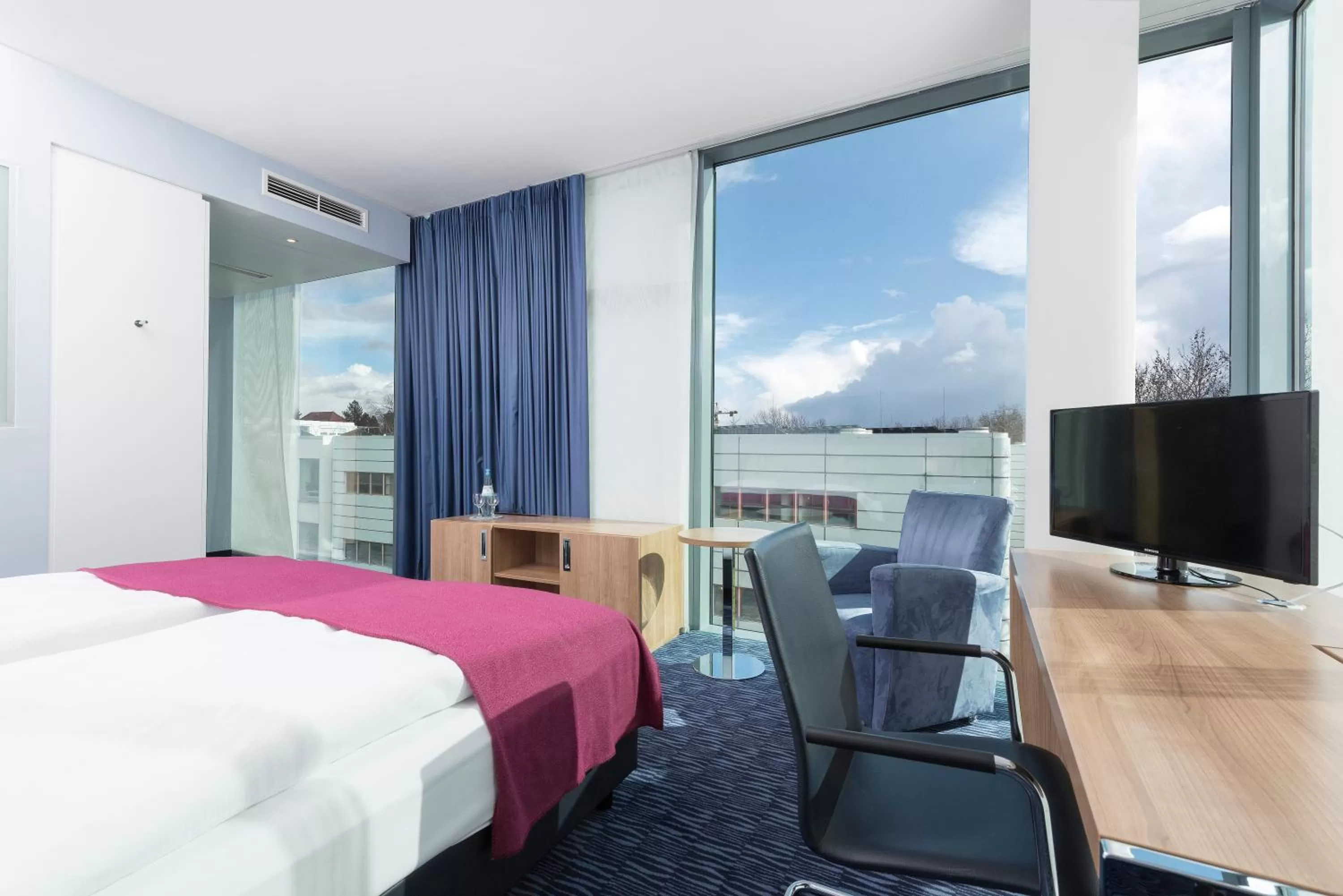 Photo of the whole room, Bed in Seminaris CampusHotel Berlin