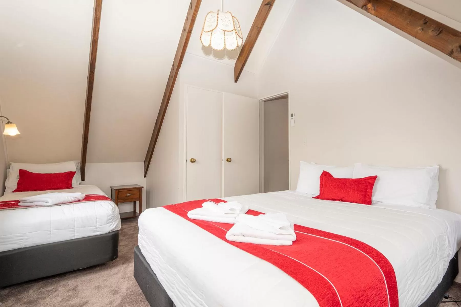 Bed in Tudor Park Motel Spacious with kitchens 1 minute walk to restaurant and shopping centre and Gisborne Hospital