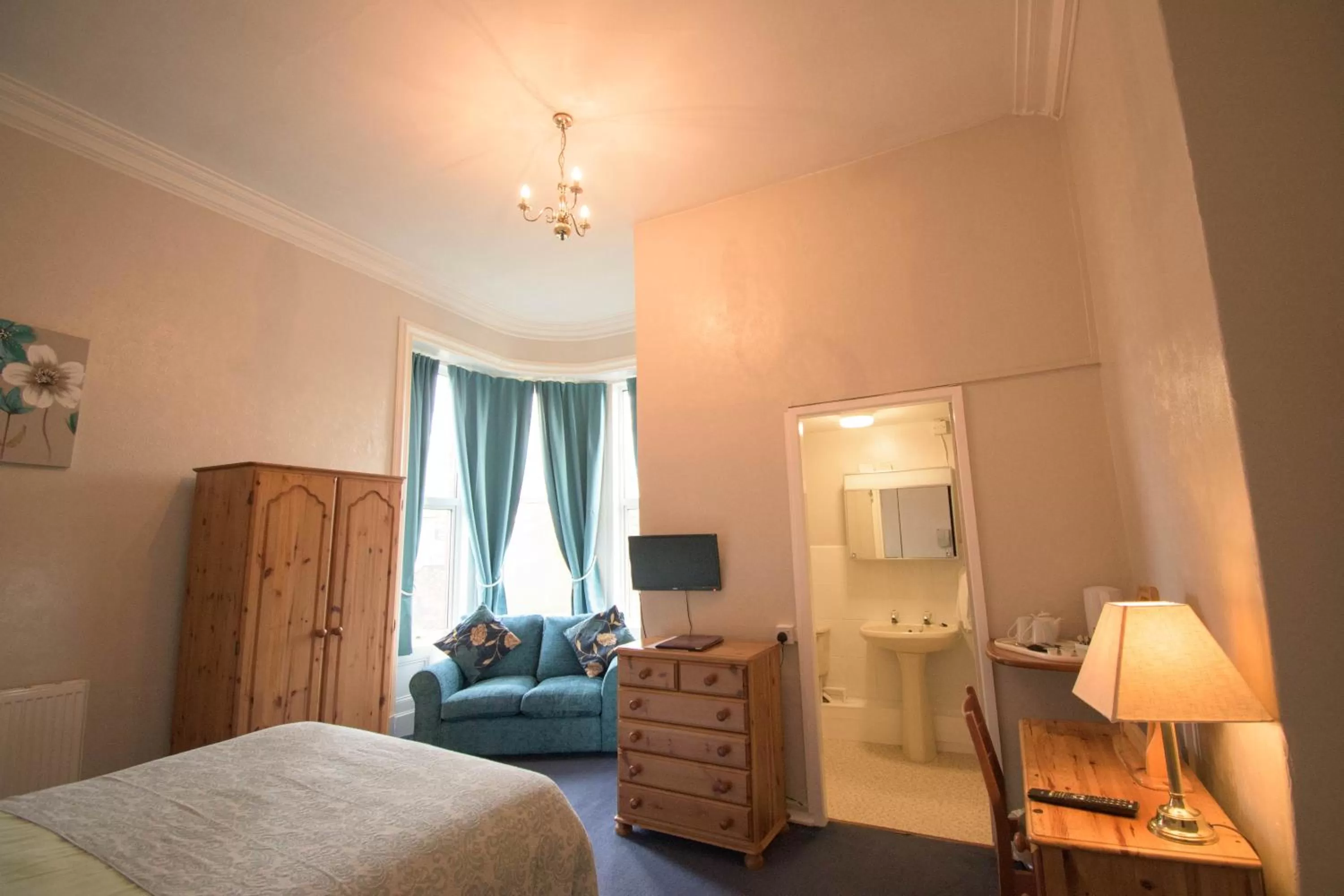 Bed in Pinegrove Hotel