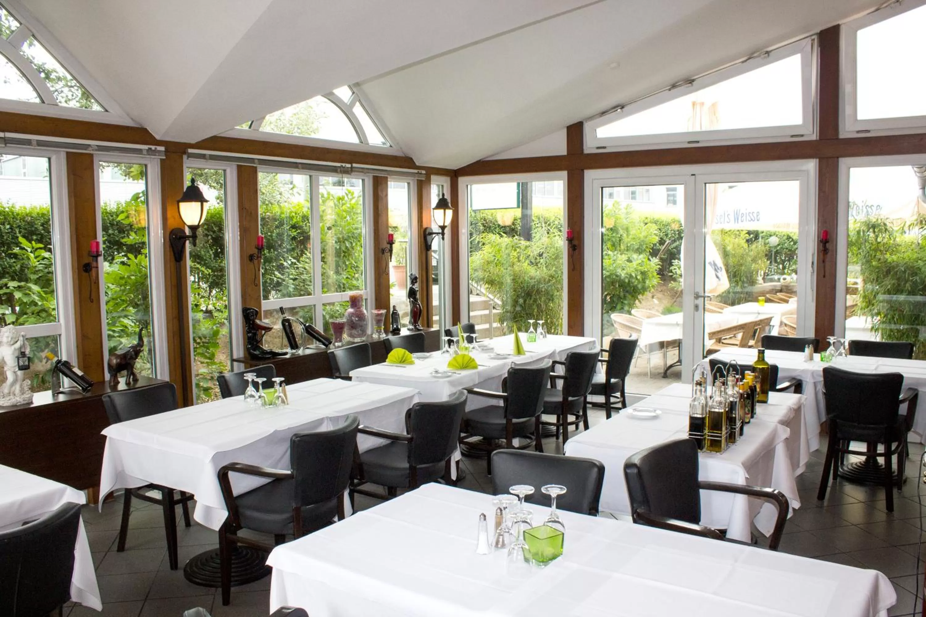 Restaurant/places to eat in HOTEL PARQÉO im A66