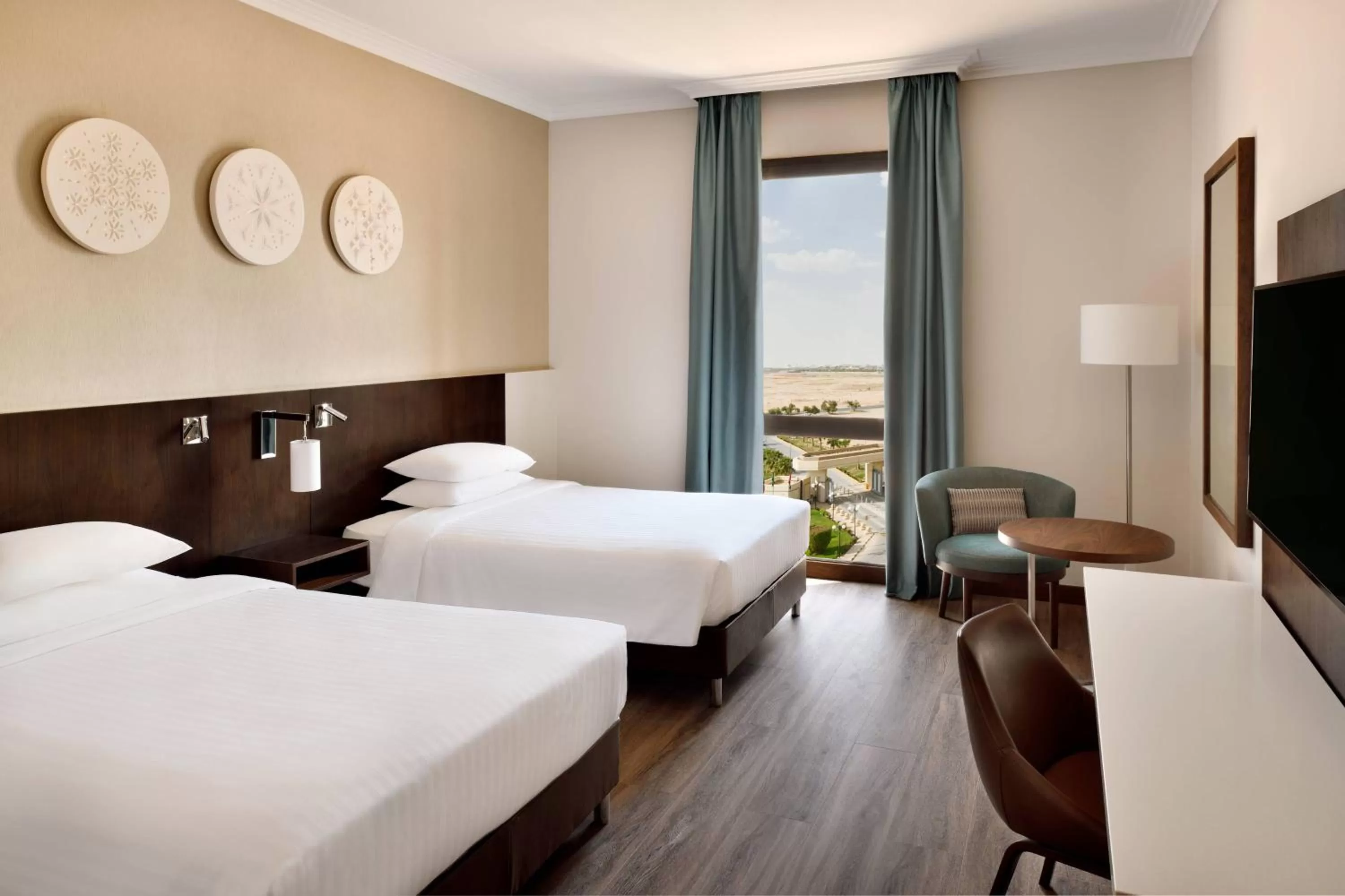 Bedroom, Bed in Riyadh Airport Marriott Hotel