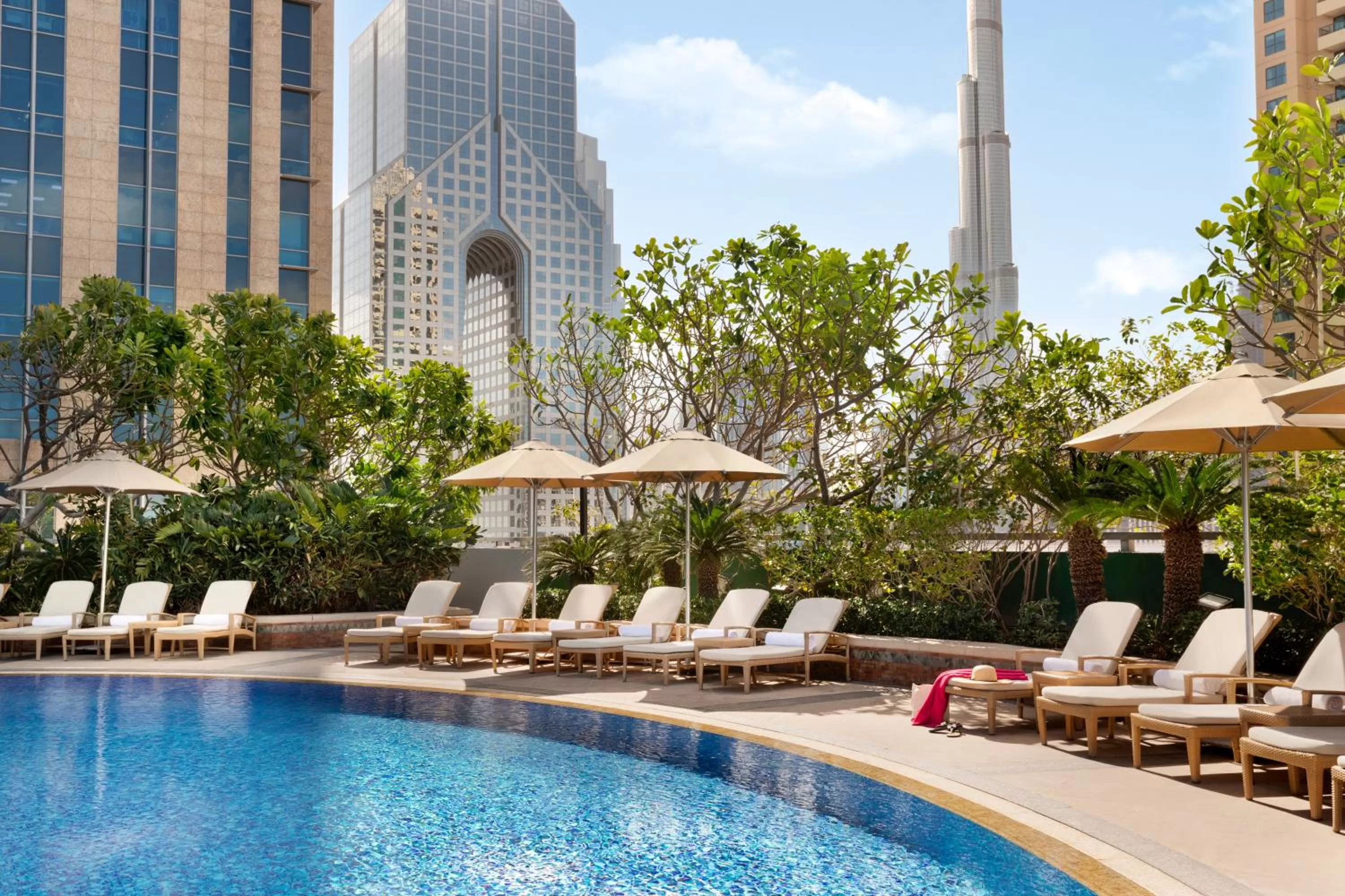 Swimming pool in Shangri-La Dubai