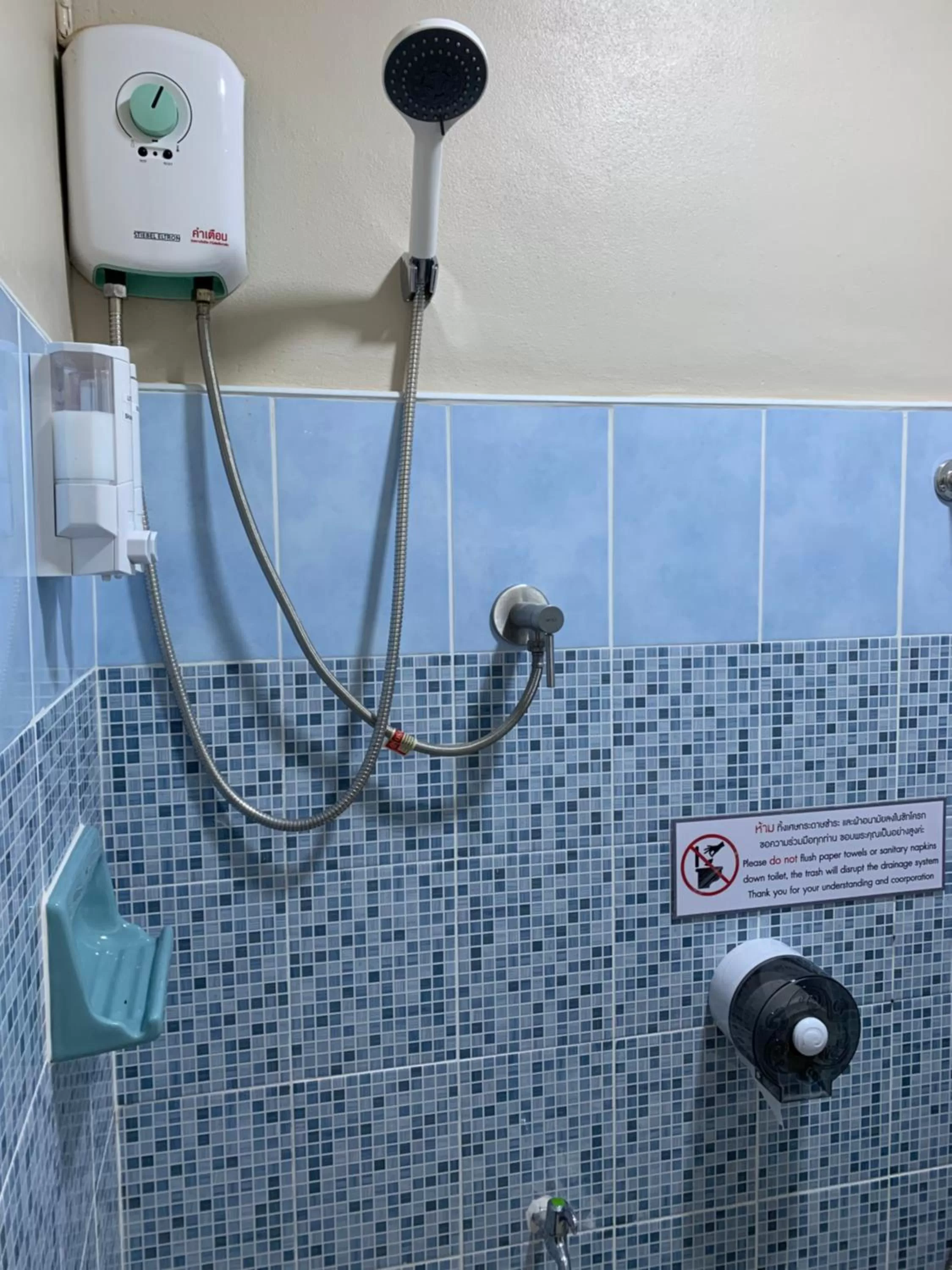 Achcha hotel - itsaraphap MRT station - Wat Arun