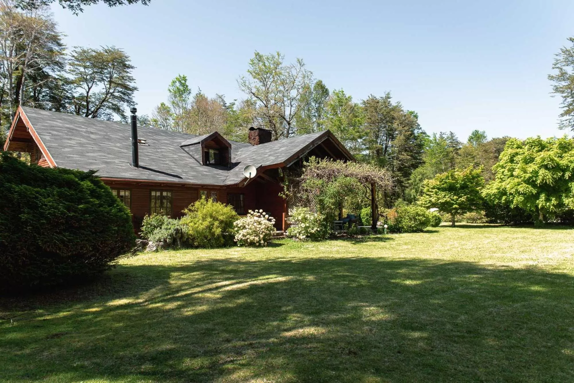 Garden in Hotel Posada del Río - Parque Metreñehue