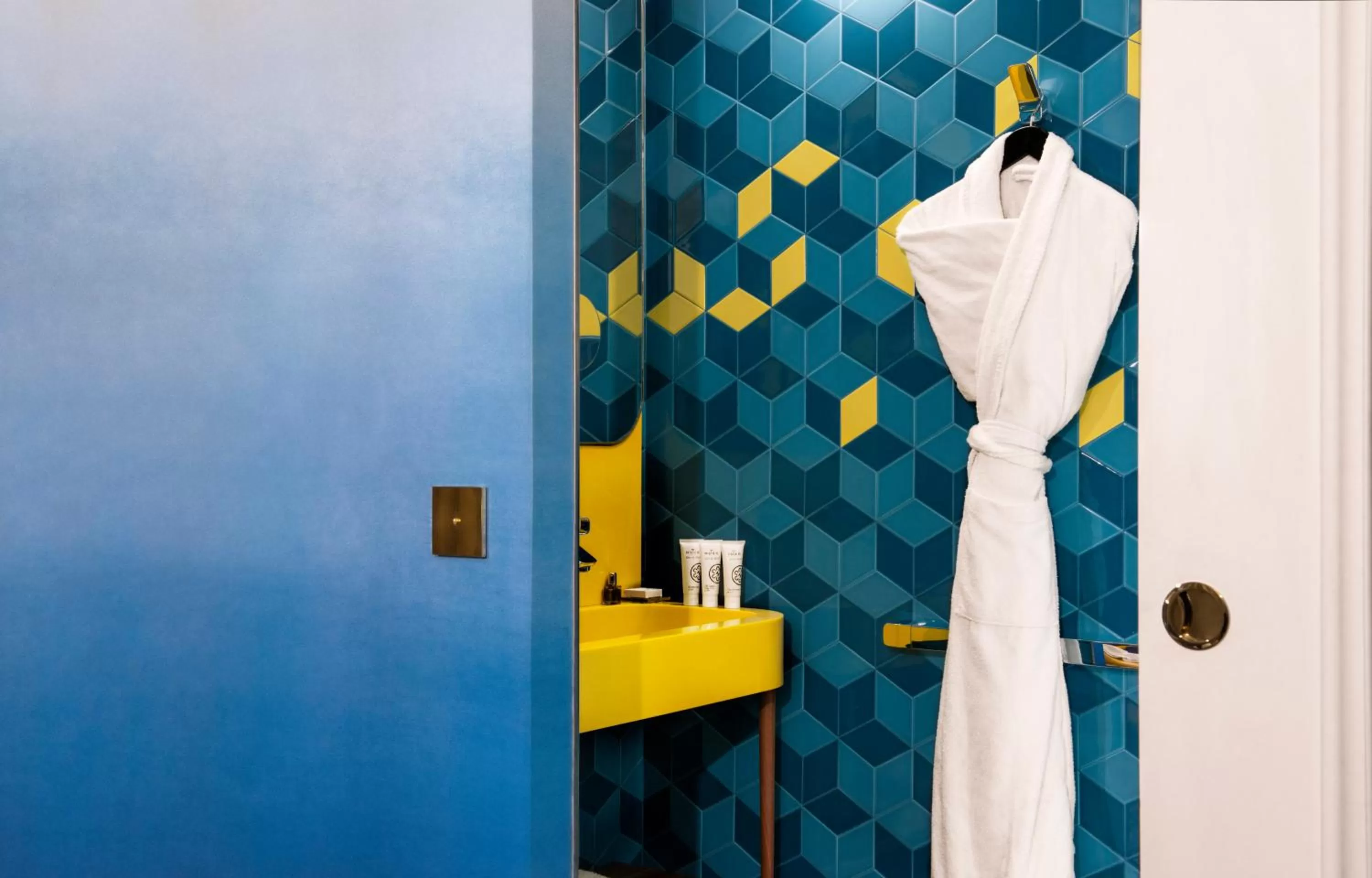 Bathroom in Idol Hotel