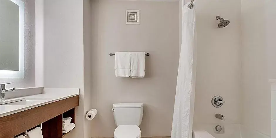 King Suite with Sofa Bed in Holiday Inn Express Hotel & Suites Lake Elsinore by IHG King Suite with Sofa Bed in Holiday Inn Express Hotel & Suites Lake Elsinore by IHG