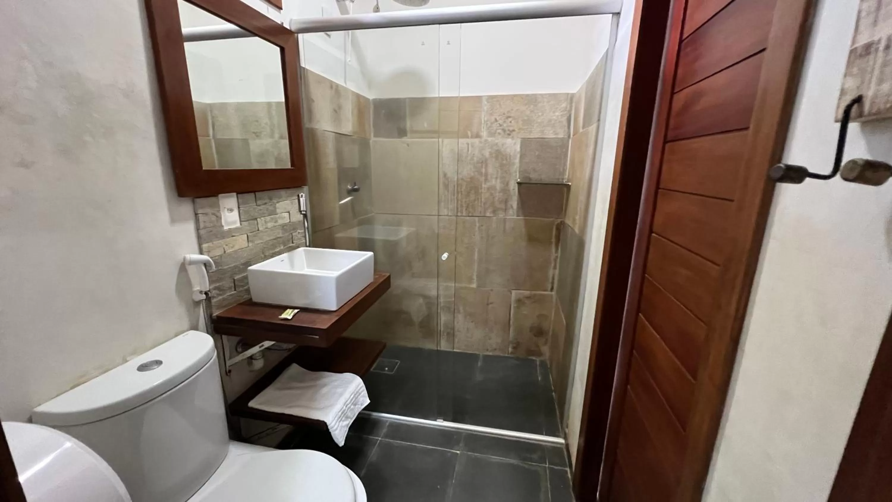 Shower in Aki Pousada