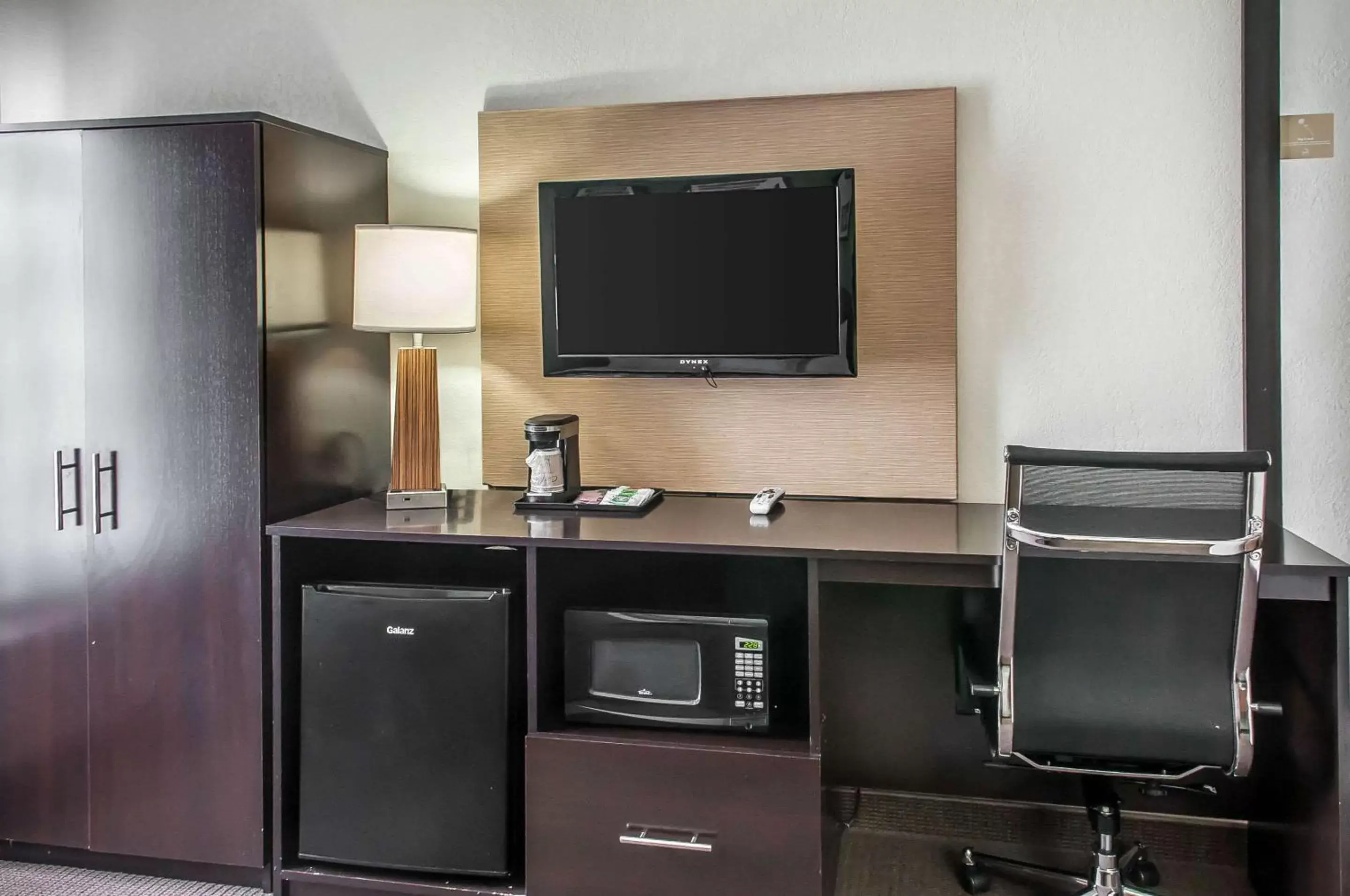 King Room - Non-Smoking in Rodeway Inn Airport King Room - Non-Smoking in Rodeway Inn Airport